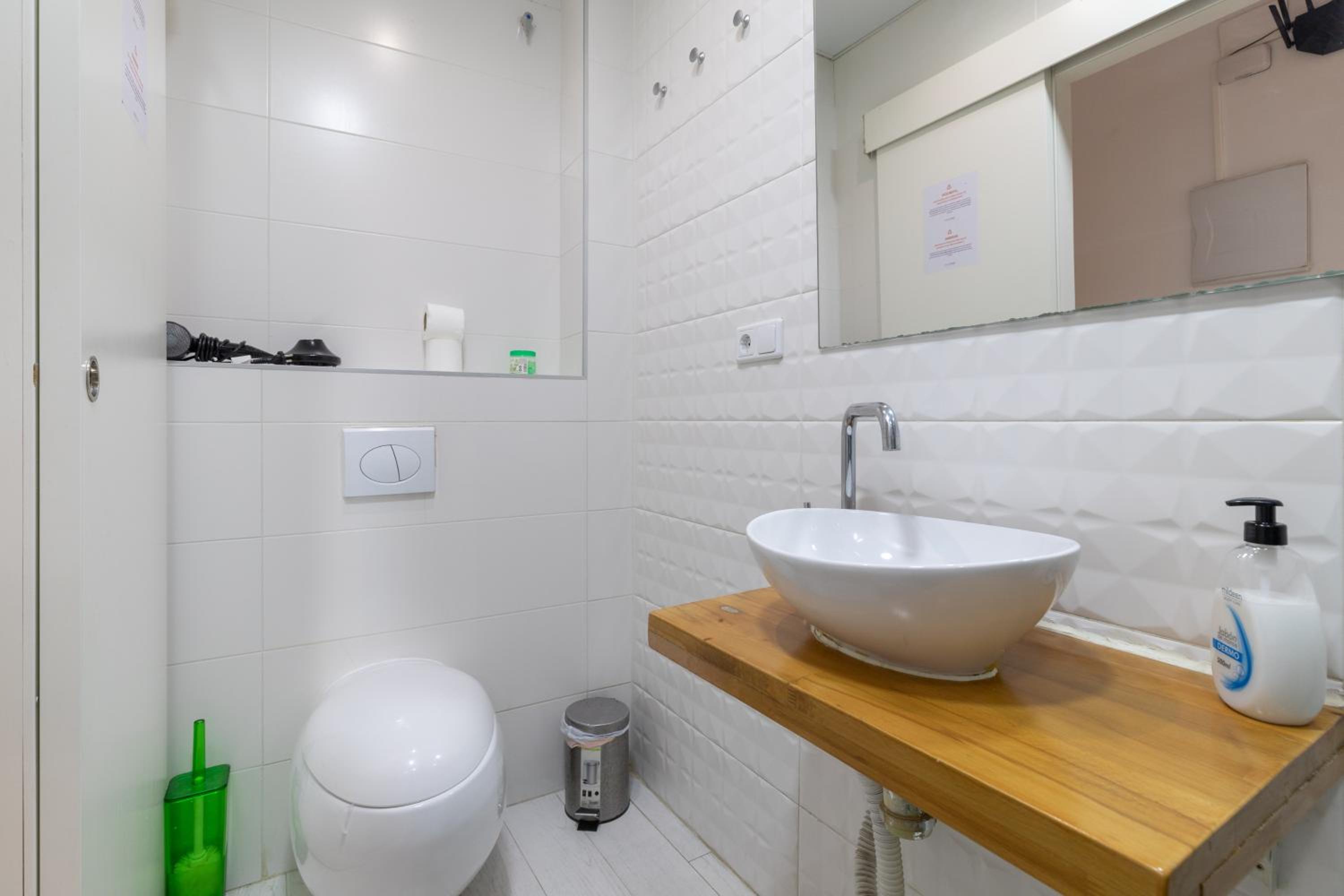 Baron Suites Reina view 3