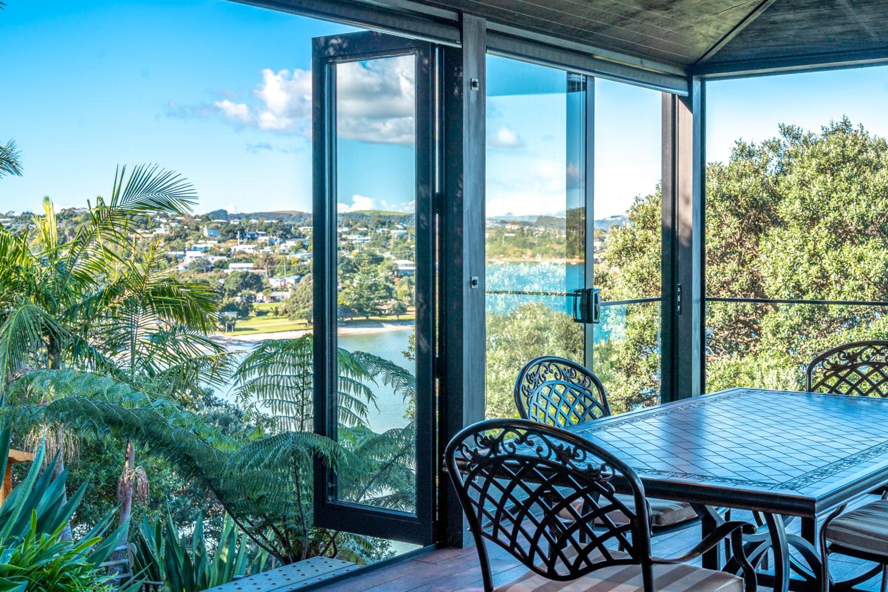 Serenity Cottage - Oneroa Holiday Home view 4