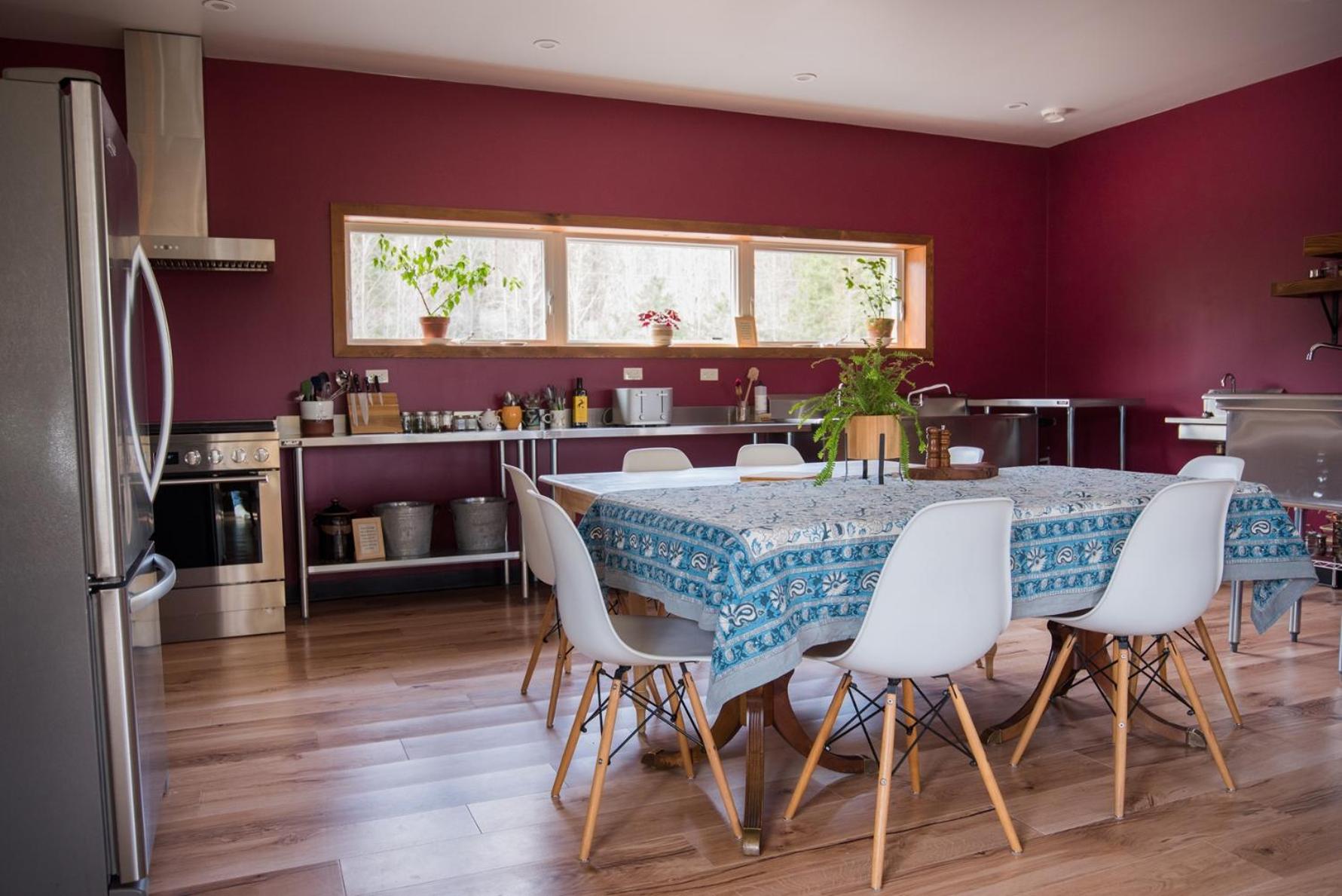 Country Cottage on 80 Acre Farm