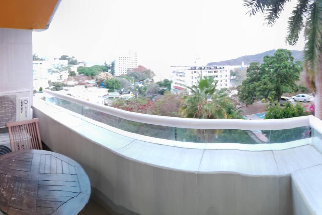 Departamento con vista al mar, albercas y juegos view 5