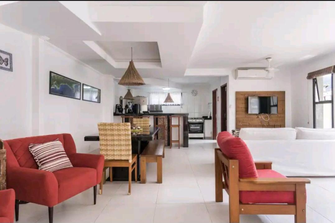 Casa em Condomínio Enseada - Perequê Mirim - Ubatuba