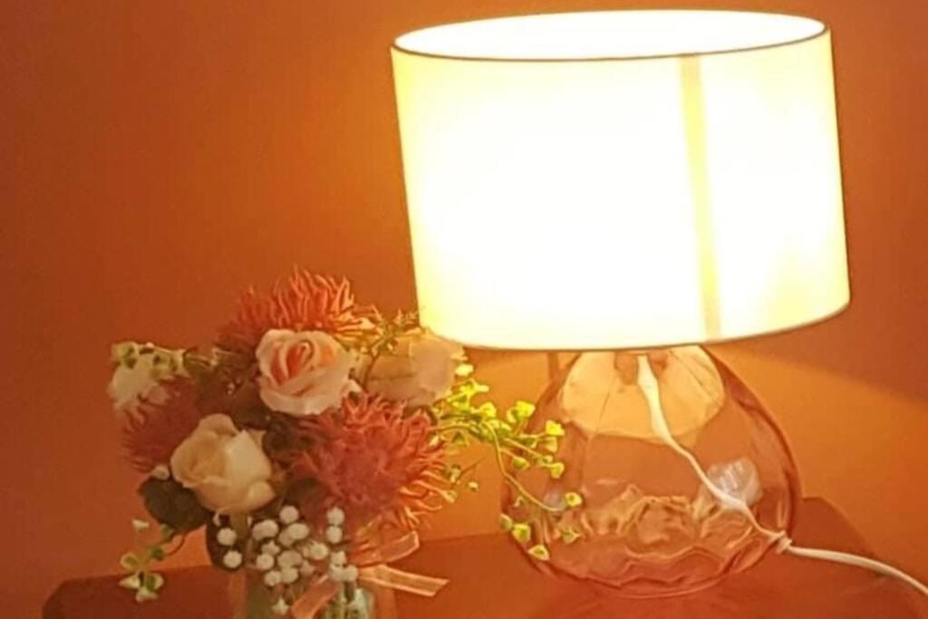 Roxy - A Spacious Cosy Getaway - Near Mel Airport