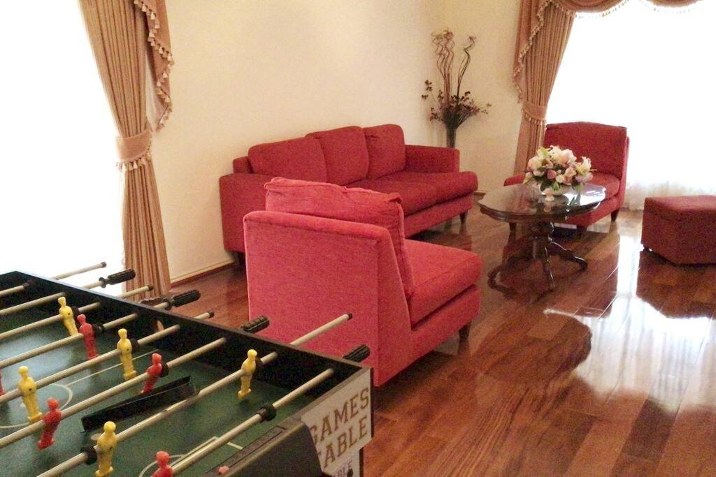 Roxy - A Spacious Cosy Getaway - Near Mel Airport