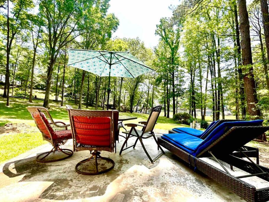 Super Spacious, Pet Friendly, 4bd 3bth Relaxing Getaway on Lake Hamilton