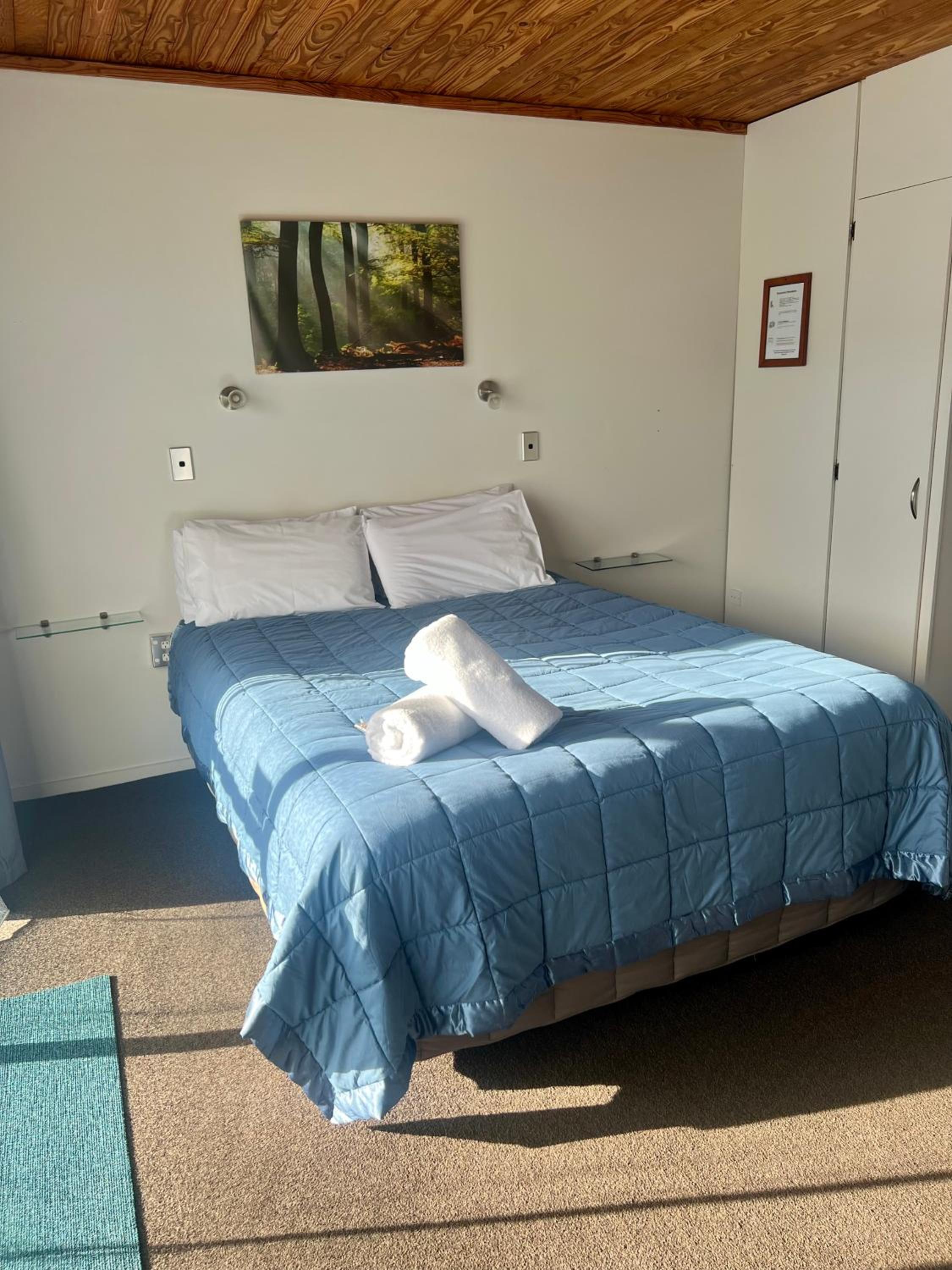 Pinewood Motels