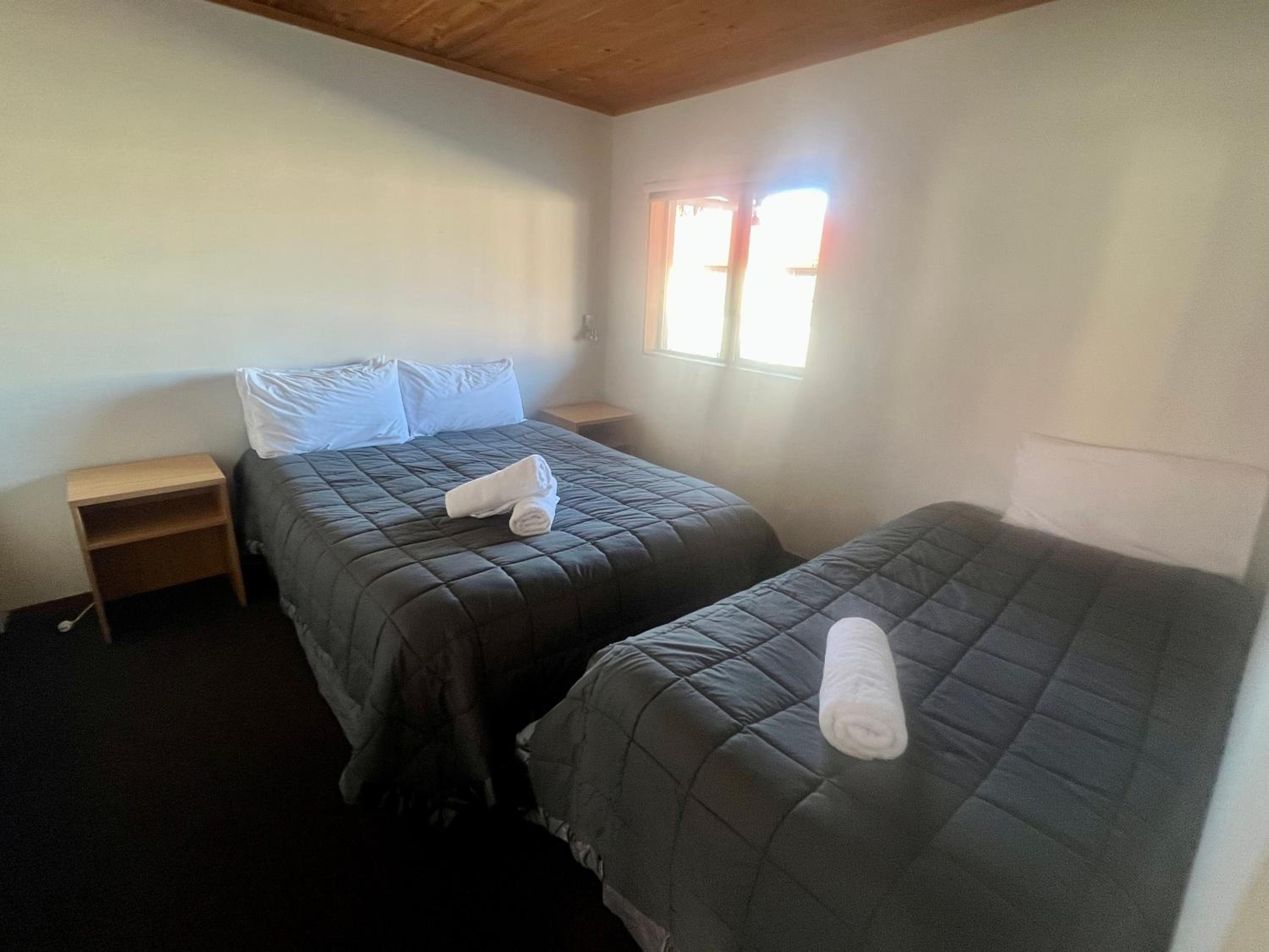 Pinewood Motels