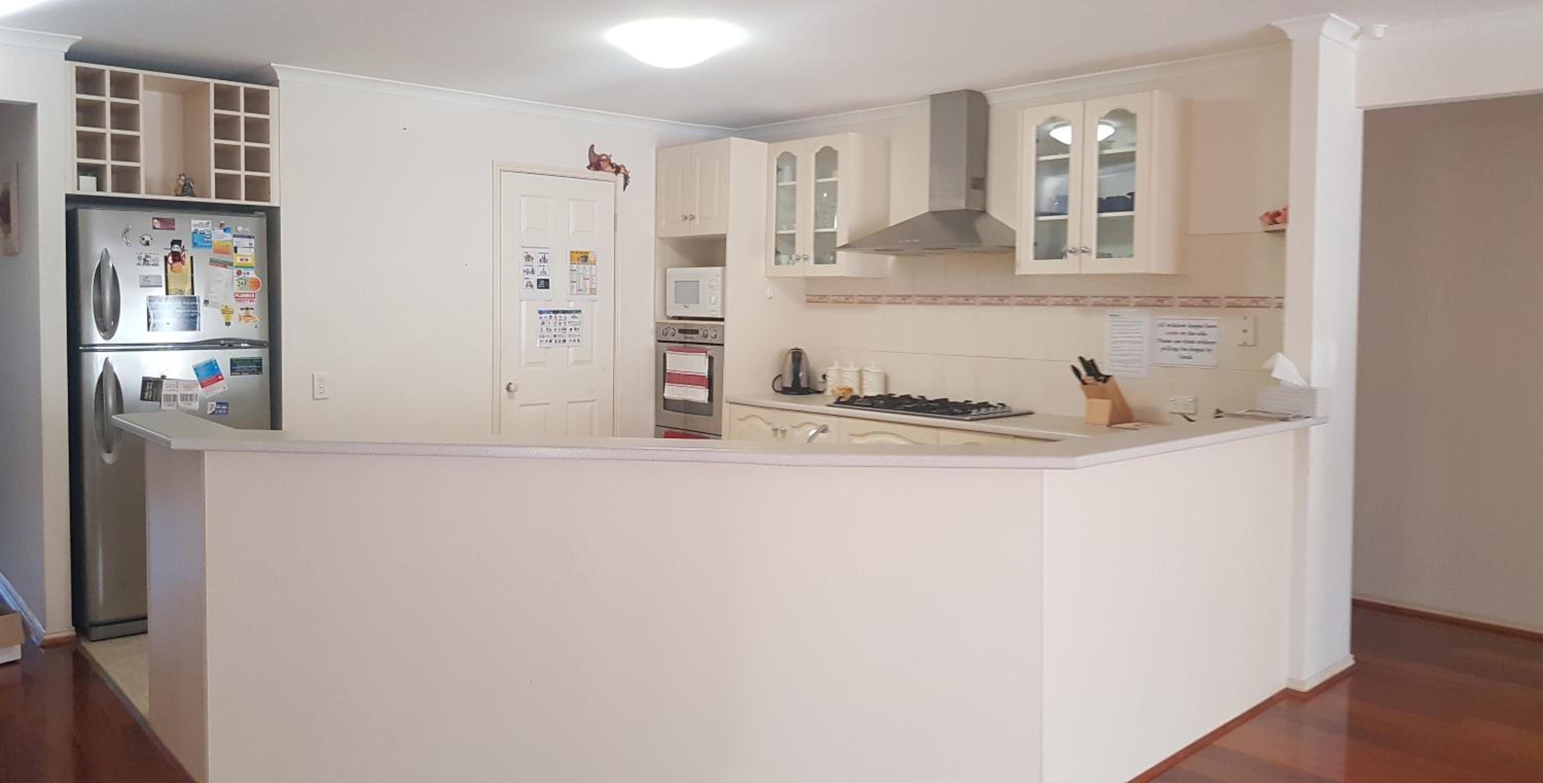 Roxy - A Spacious Cosy Getaway - Near Mel Airport