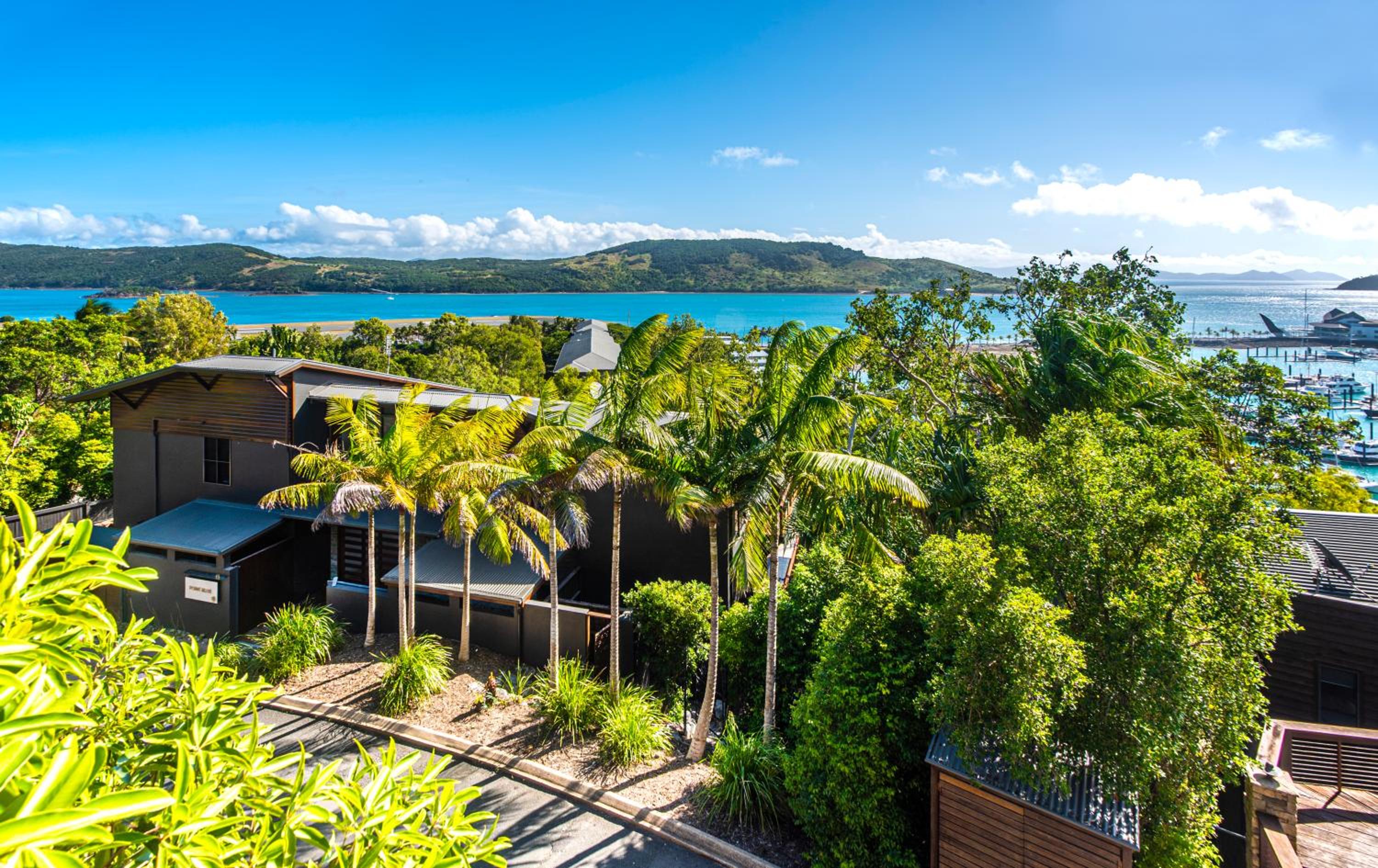 Hotel Point Blue on Hamilton Island by HIHA - Image 1