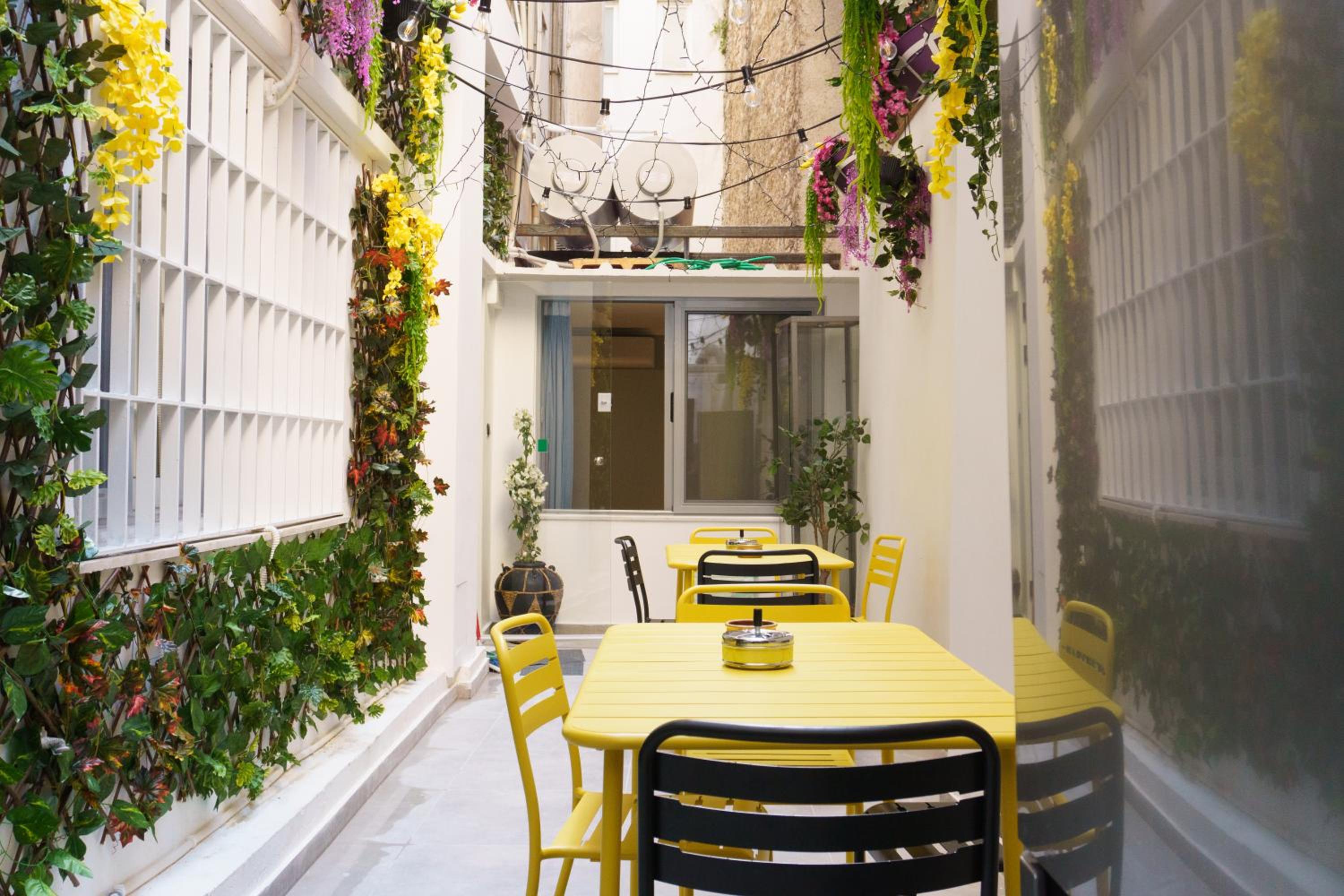 Sani Deluxe Suites Home- Monastiraki Square - Brand New Home