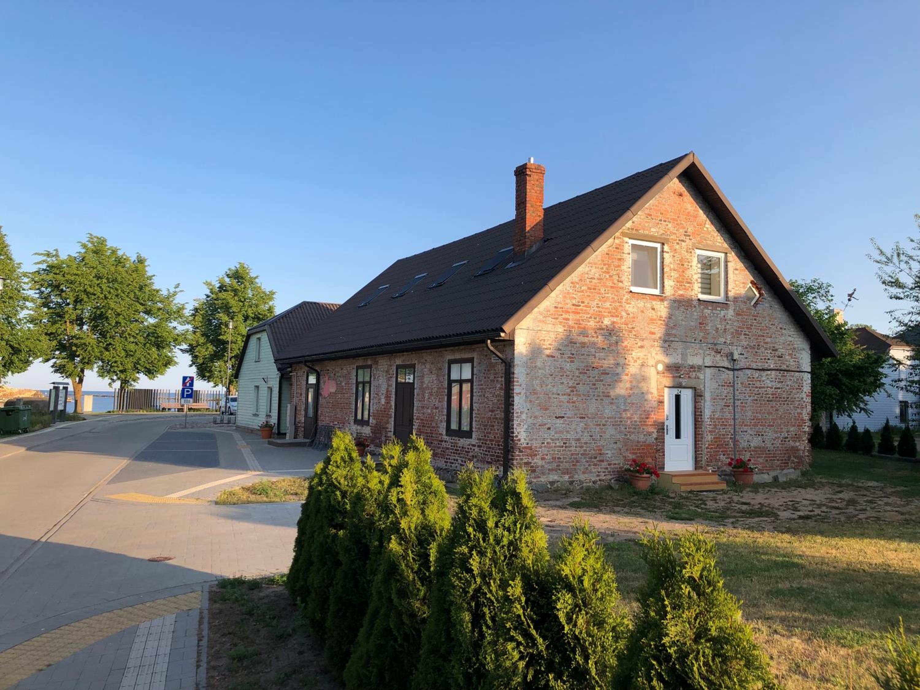 Photo 33