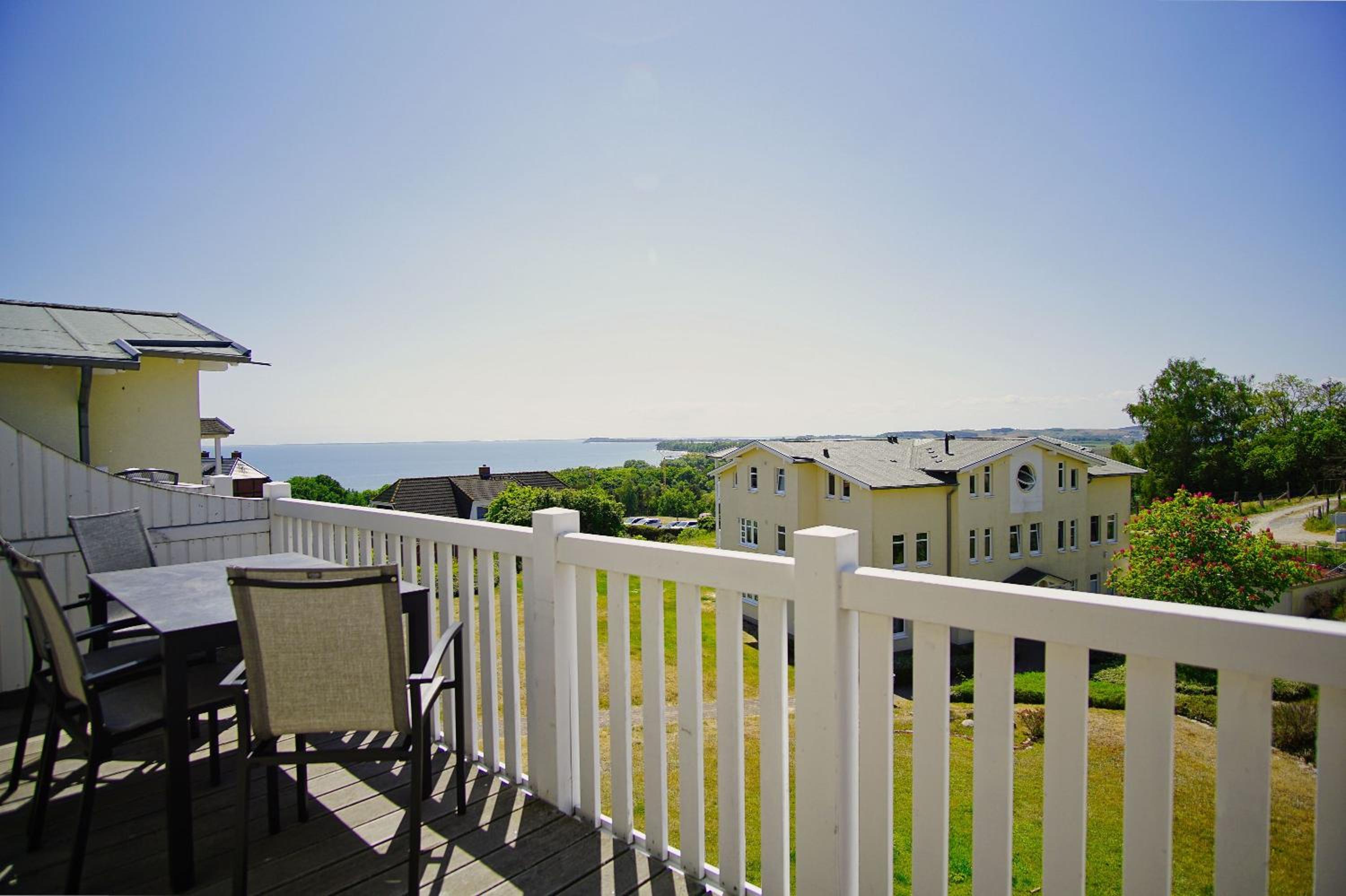 mit Meerblick und Balkon, strandnah, gratis Nutzung vom AHOI Erlebnisbad und Sauna in Sellin - Meeresblick FeWo 51