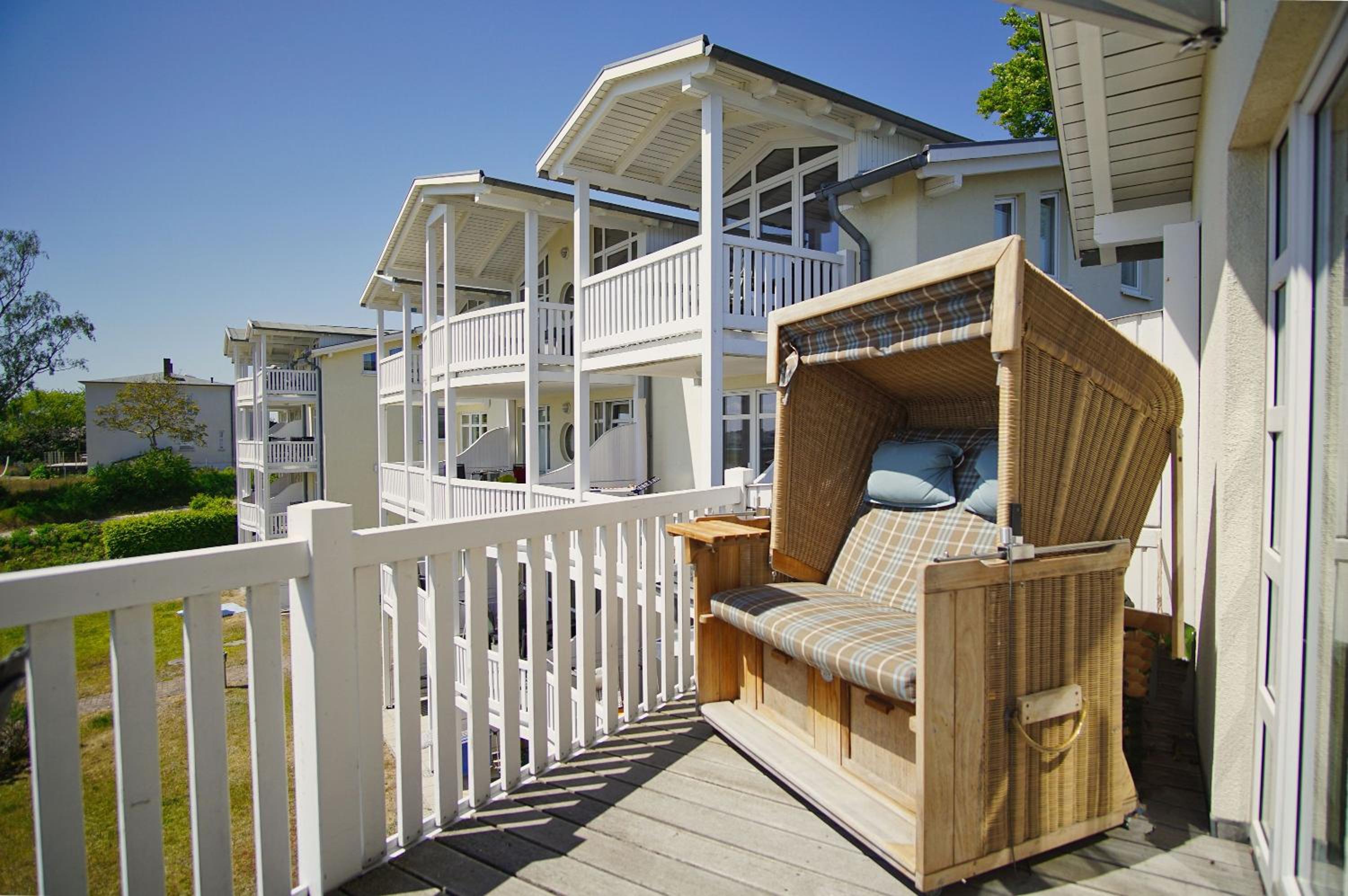 mit Meerblick und Balkon, strandnah, gratis Nutzung vom AHOI Erlebnisbad und Sauna in Sellin - Meeresblick FeWo 51