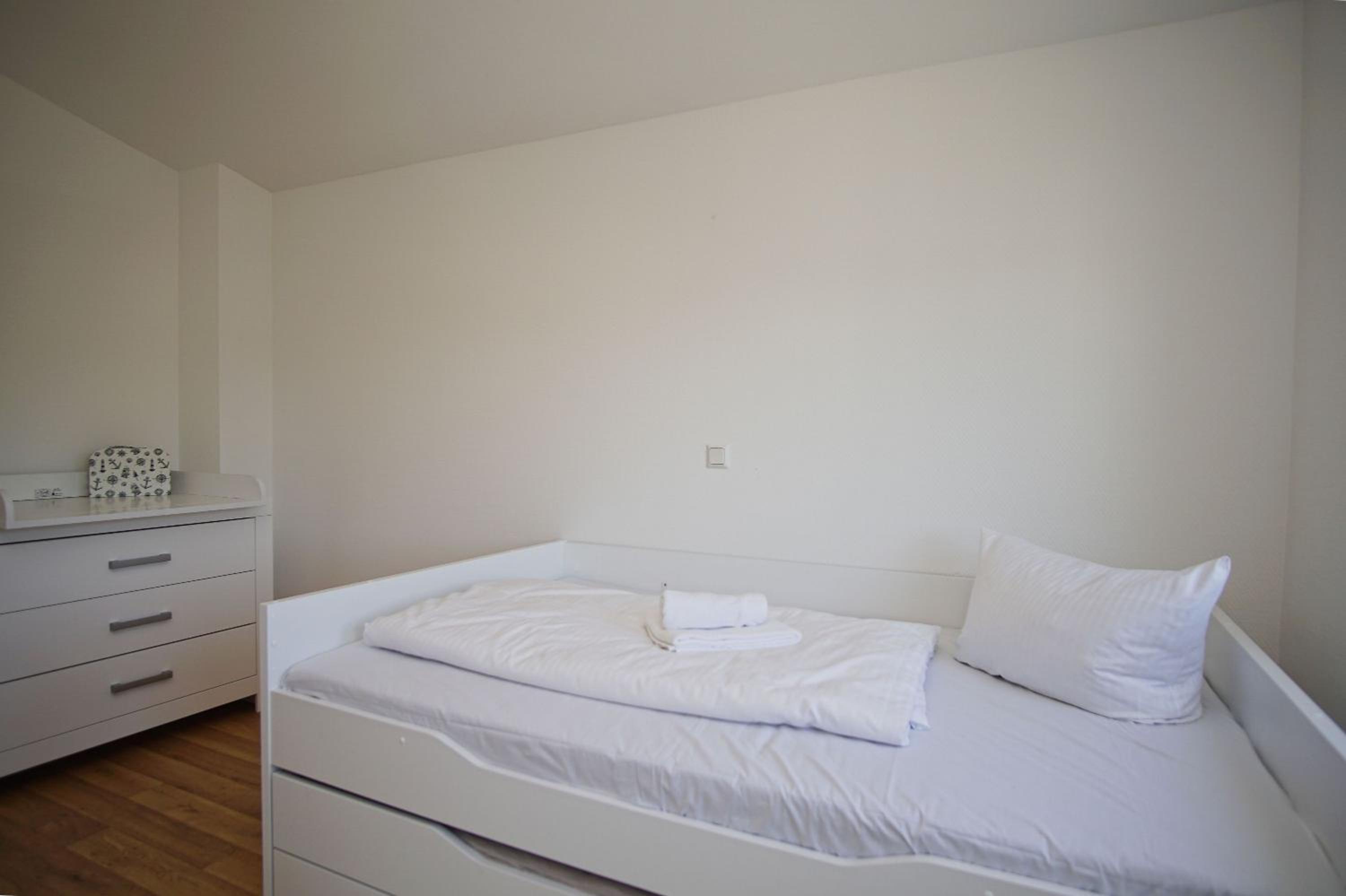 mit Meerblick und Balkon, strandnah, gratis Nutzung vom AHOI Erlebnisbad und Sauna in Sellin - Meeresblick FeWo 51