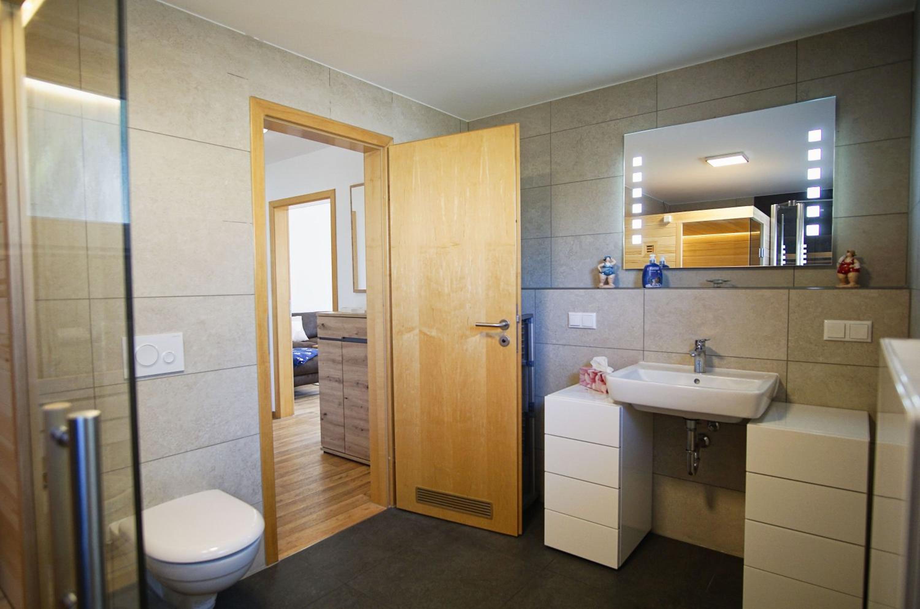 mit Meerblick und Balkon, strandnah, gratis Nutzung vom AHOI Erlebnisbad und Sauna in Sellin - Meeresblick FeWo 51