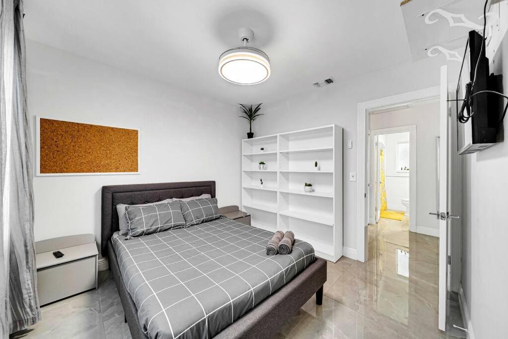 Sunny Miami Retreat, 4BR House with Private Pool, family friendly, MIN from airport & beaches