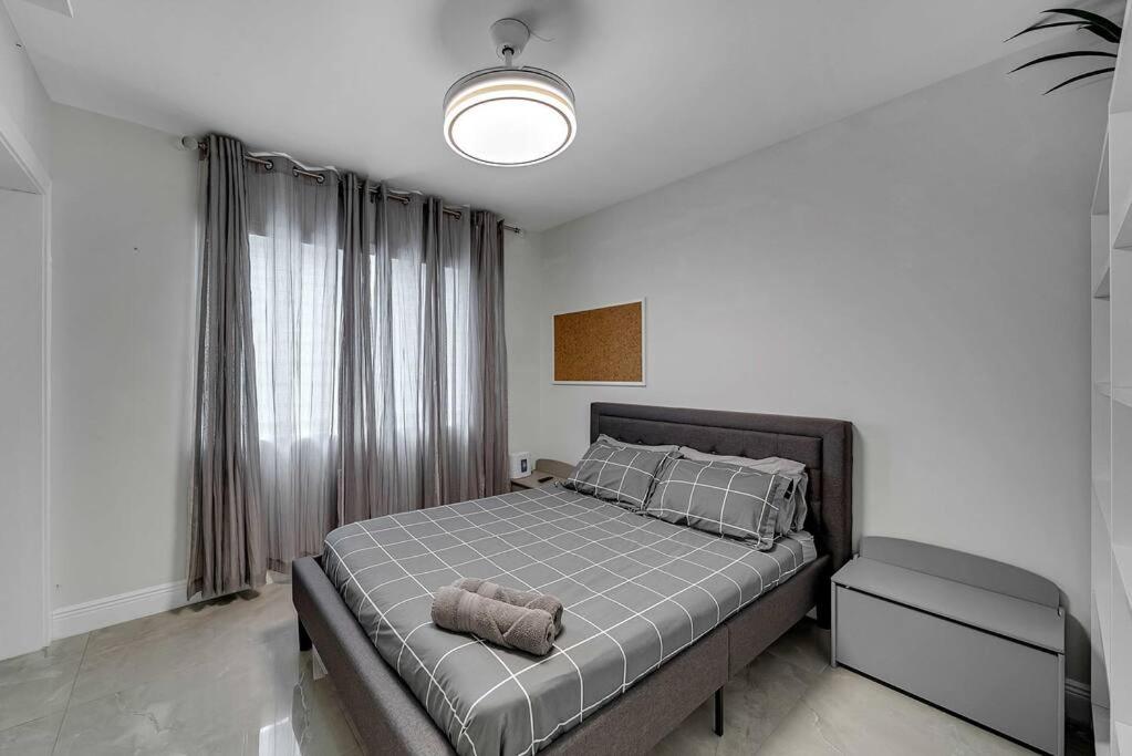 Sunny Miami Retreat, 4BR House with Private Pool, family friendly, MIN from airport & beaches