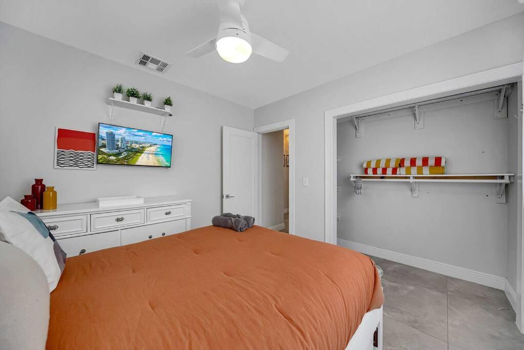 Sunny Miami Retreat, 4BR House with Private Pool, family friendly, MIN from airport & beaches