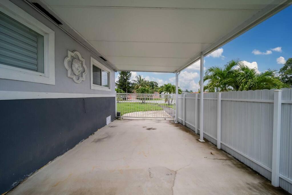Sunny Miami Retreat, 4BR House with Private Pool, family friendly, MIN from airport & beaches