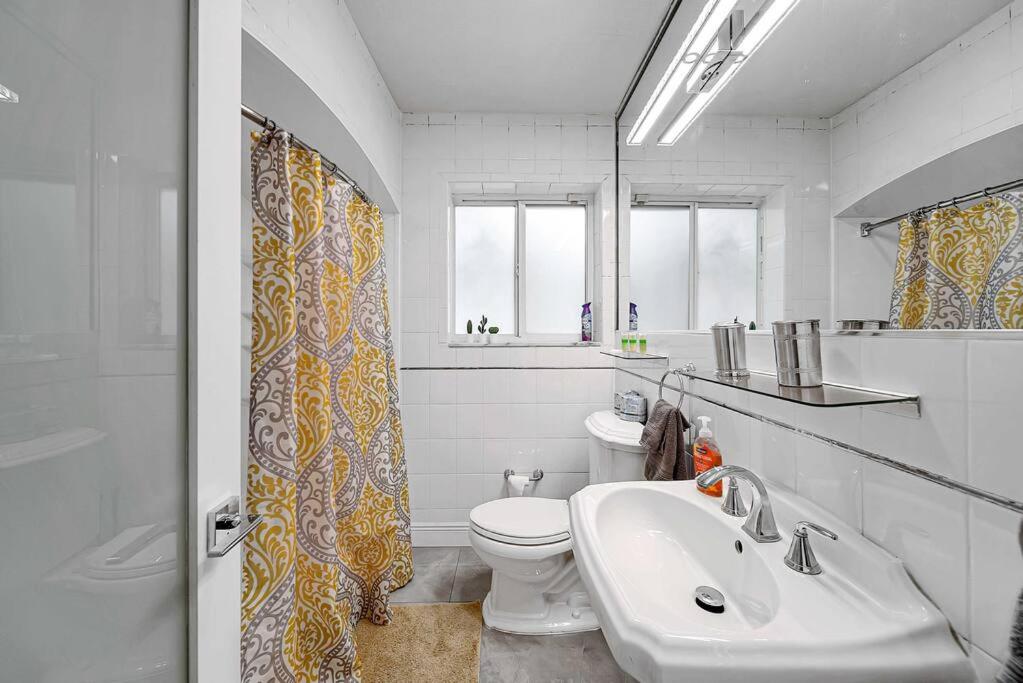 Sunny Miami Retreat, 4BR House with Private Pool, family friendly, MIN from airport & beaches