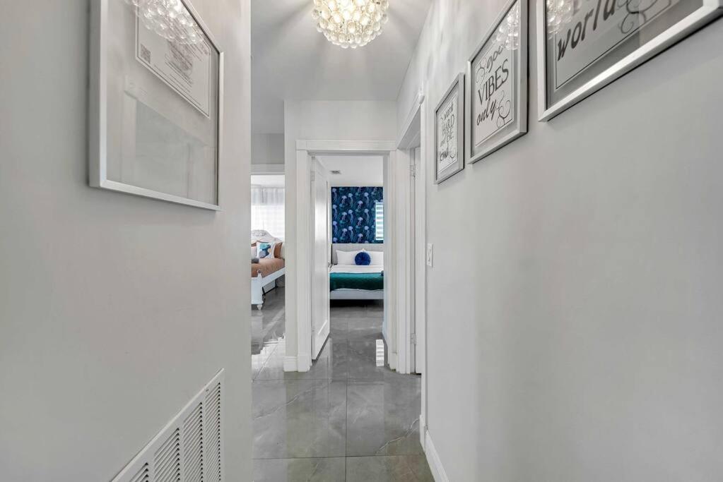 Sunny Miami Retreat, 4BR House with Private Pool, family friendly, MIN from airport & beaches