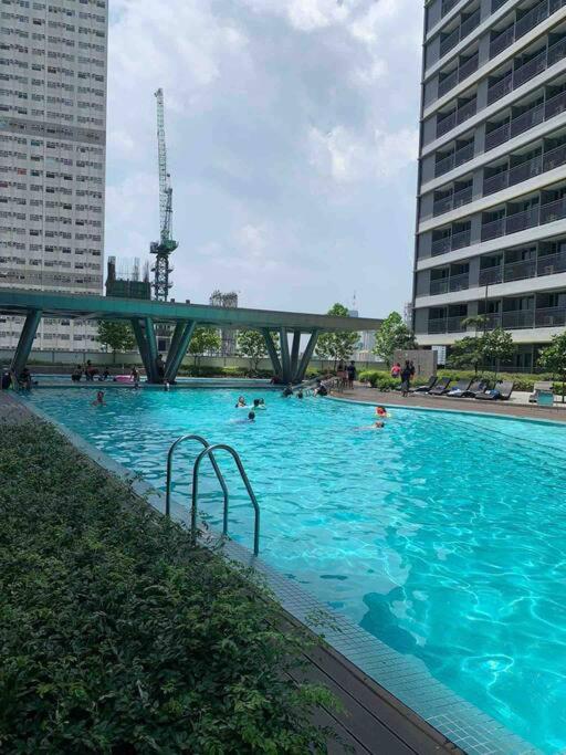 Beautiful 1BR balcony w/65UHDTV Wifi Netflix, pool view 3