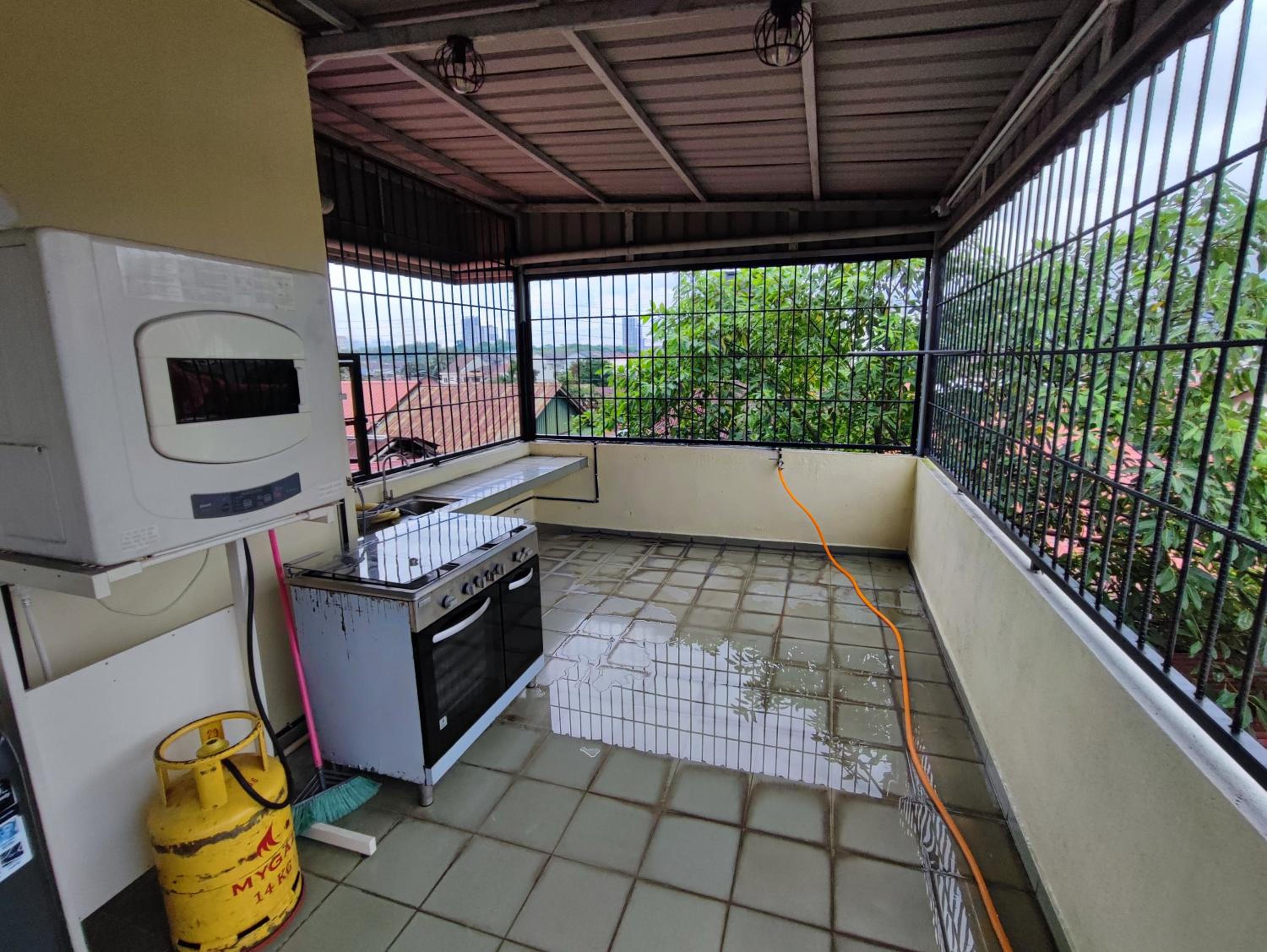 Banglow lot Upper Floor Home Stay Room Homestay Rooms for rent in Jinjang Utrara New Village Kuala Lumpur