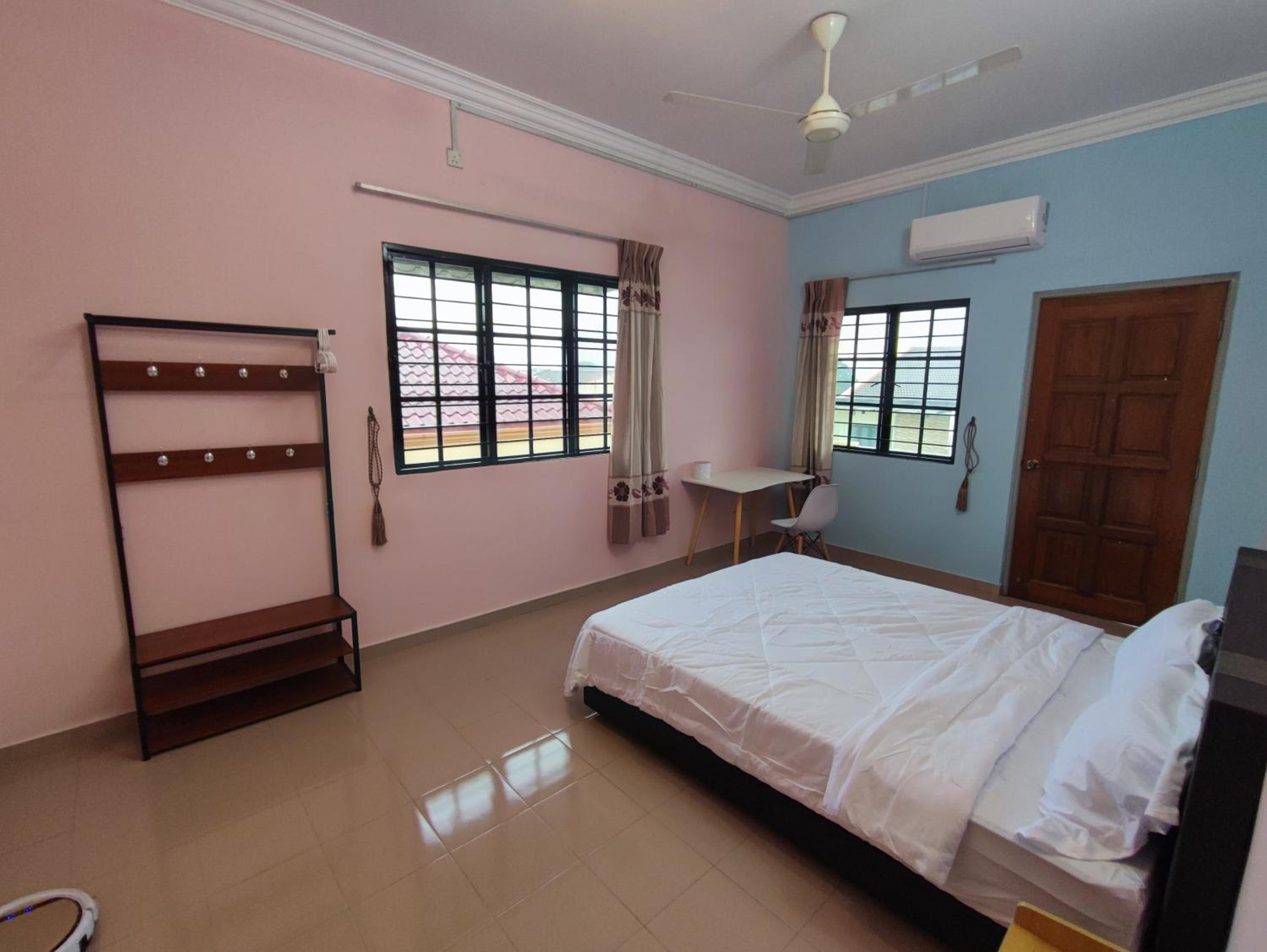 Banglow lot Upper Floor Home Stay Room Homestay Rooms for rent in Jinjang Utrara New Village Kuala Lumpur