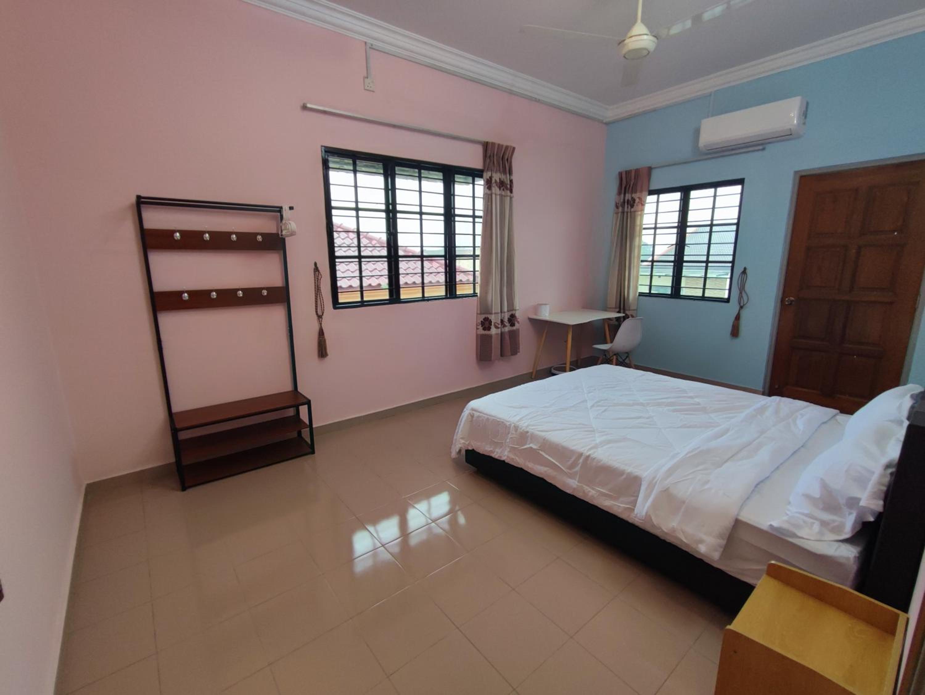 Banglow lot Upper Floor Home Stay Room Homestay Rooms for rent in Jinjang Utrara New Village Kuala Lumpur