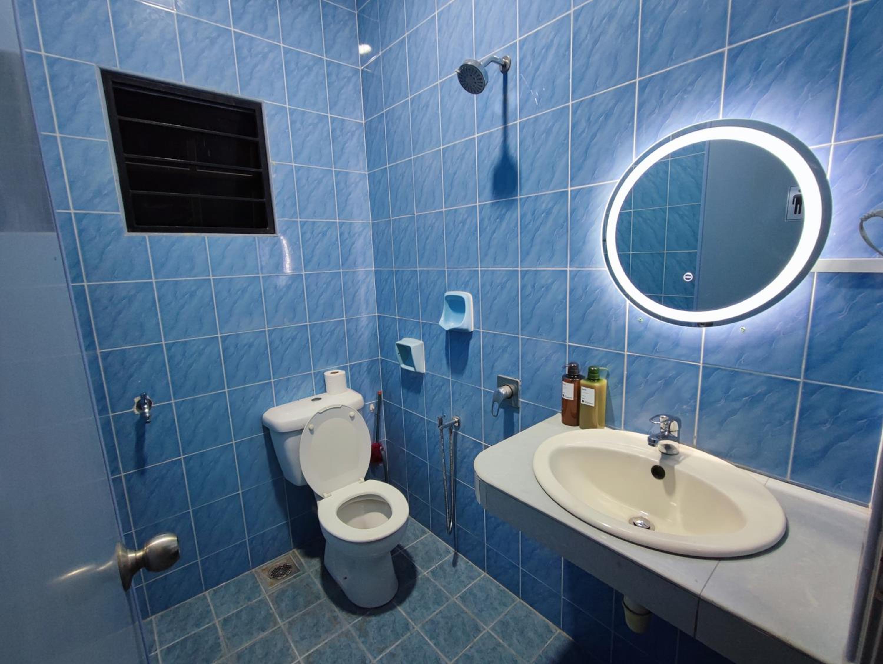 Banglow lot Upper Floor Home Stay Room Homestay Rooms for rent in Jinjang Utrara New Village Kuala Lumpur