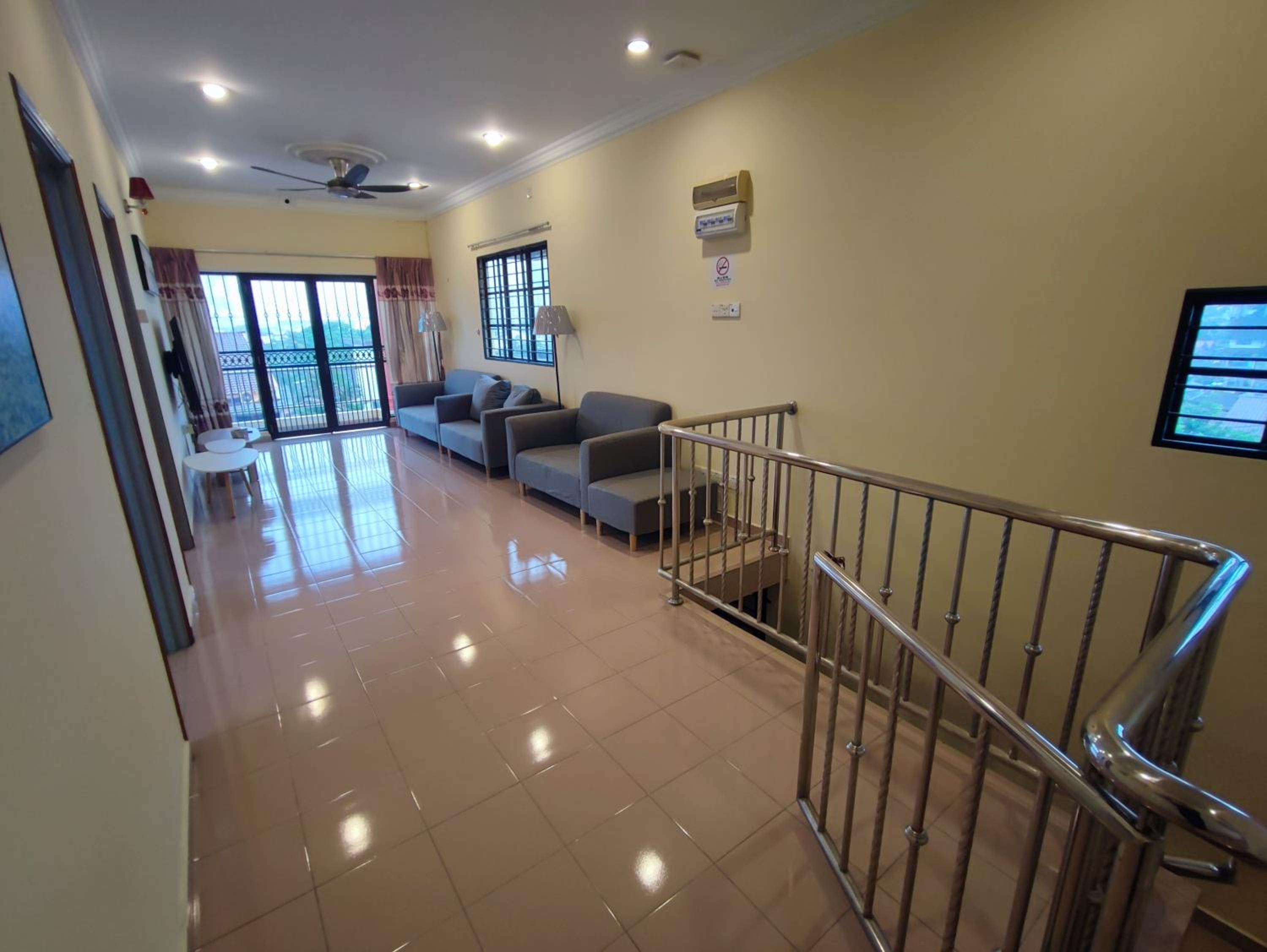 Banglow lot Upper Floor Home Stay Room Homestay Rooms for rent in Jinjang Utrara New Village Kuala Lumpur