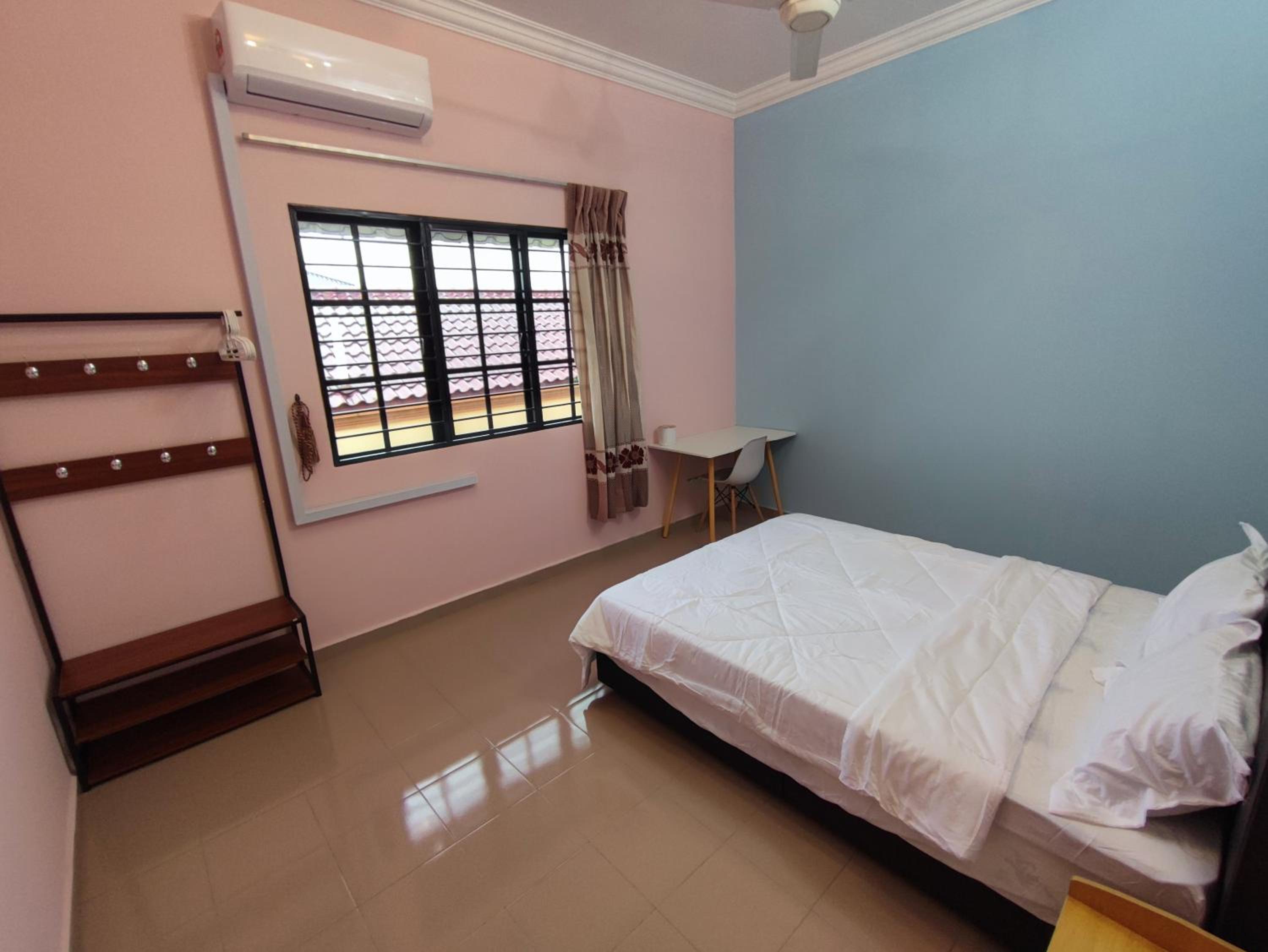 Banglow lot Upper Floor Home Stay Room Homestay Rooms for rent in Jinjang Utrara New Village Kuala Lumpur