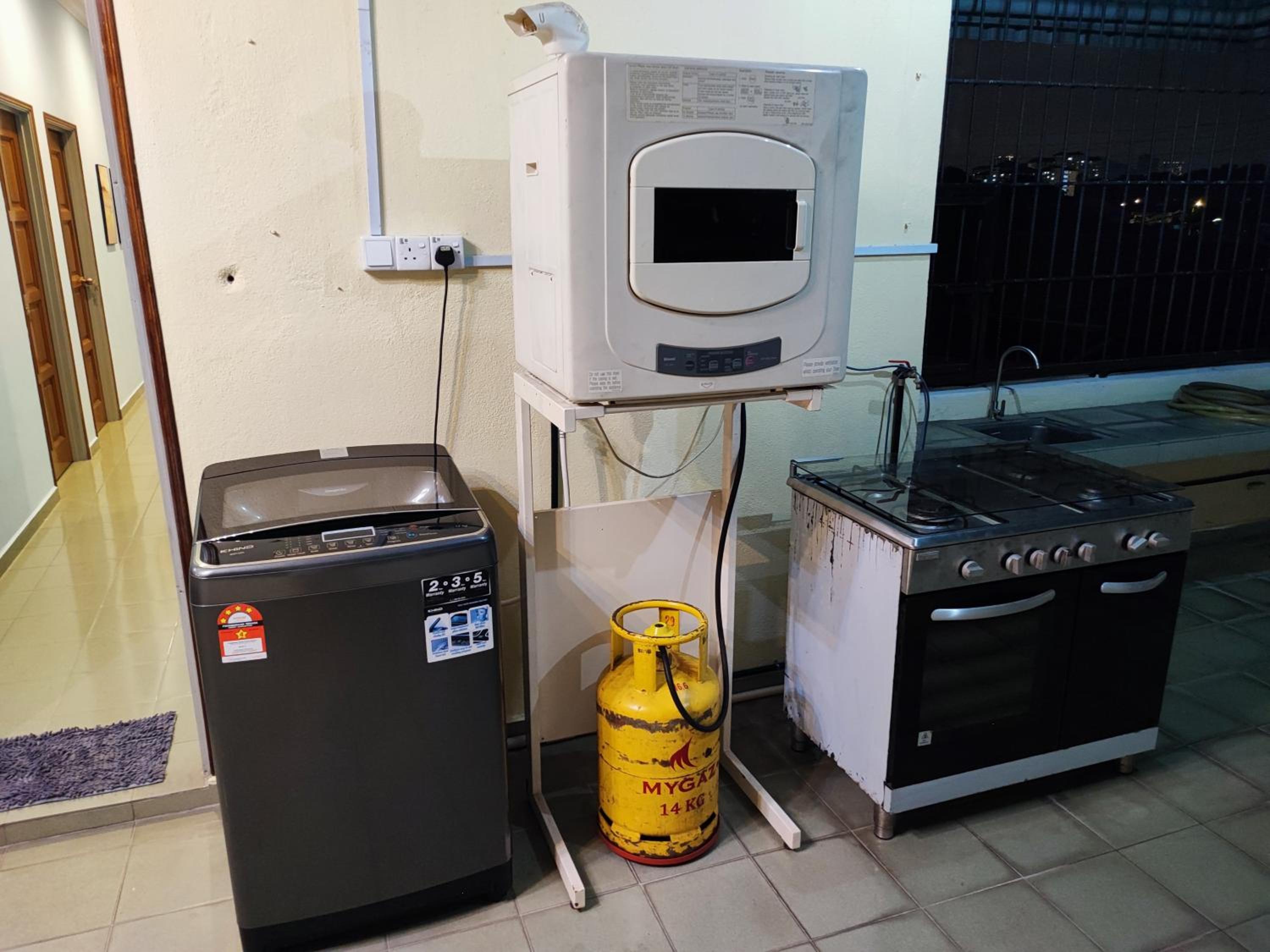 Banglow lot Upper Floor Home Stay Room Homestay Rooms for rent in Jinjang Utrara New Village Kuala Lumpur