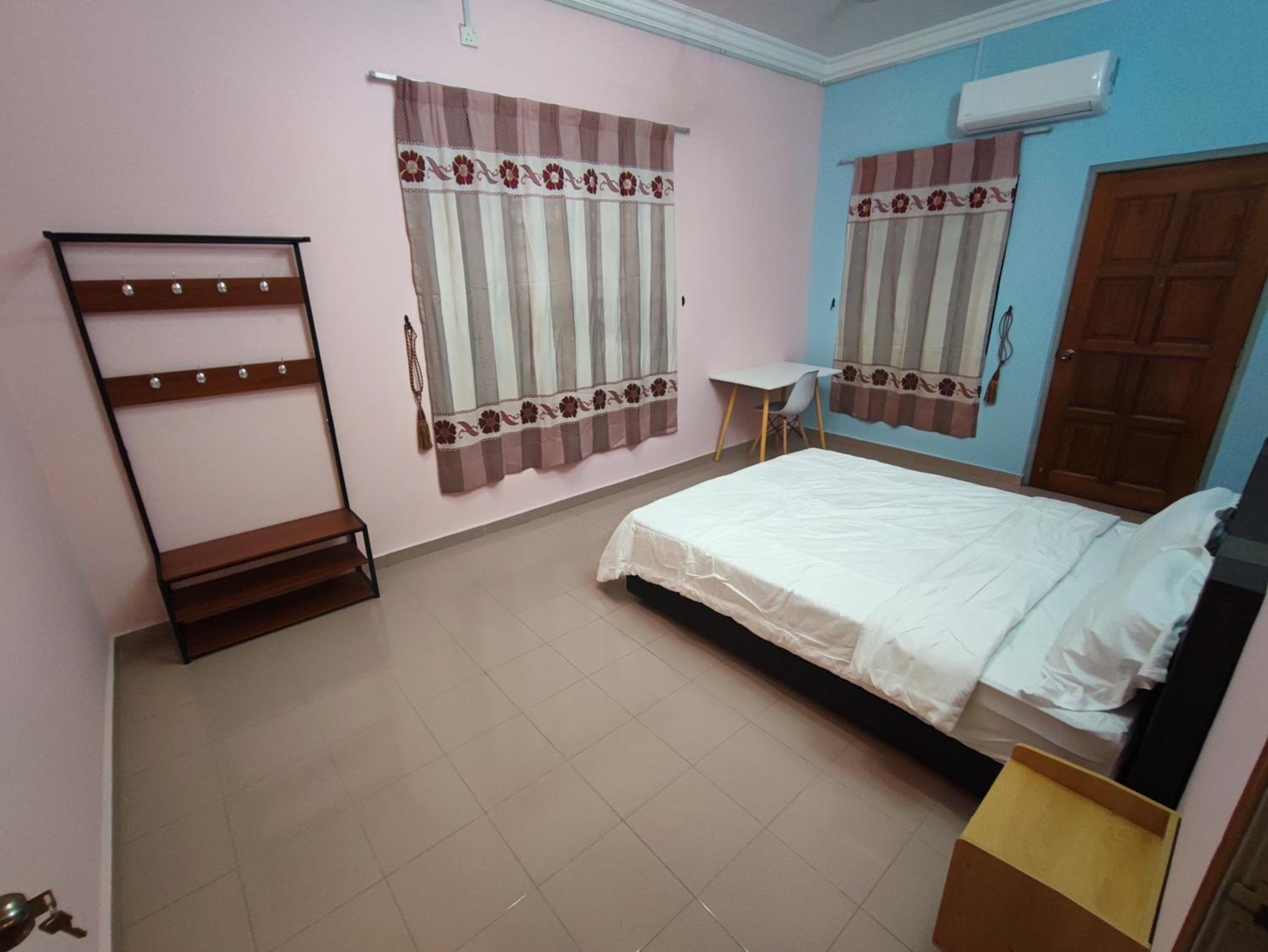 Banglow lot Upper Floor Home Stay Room Homestay Rooms for rent in Jinjang Utrara New Village Kuala Lumpur