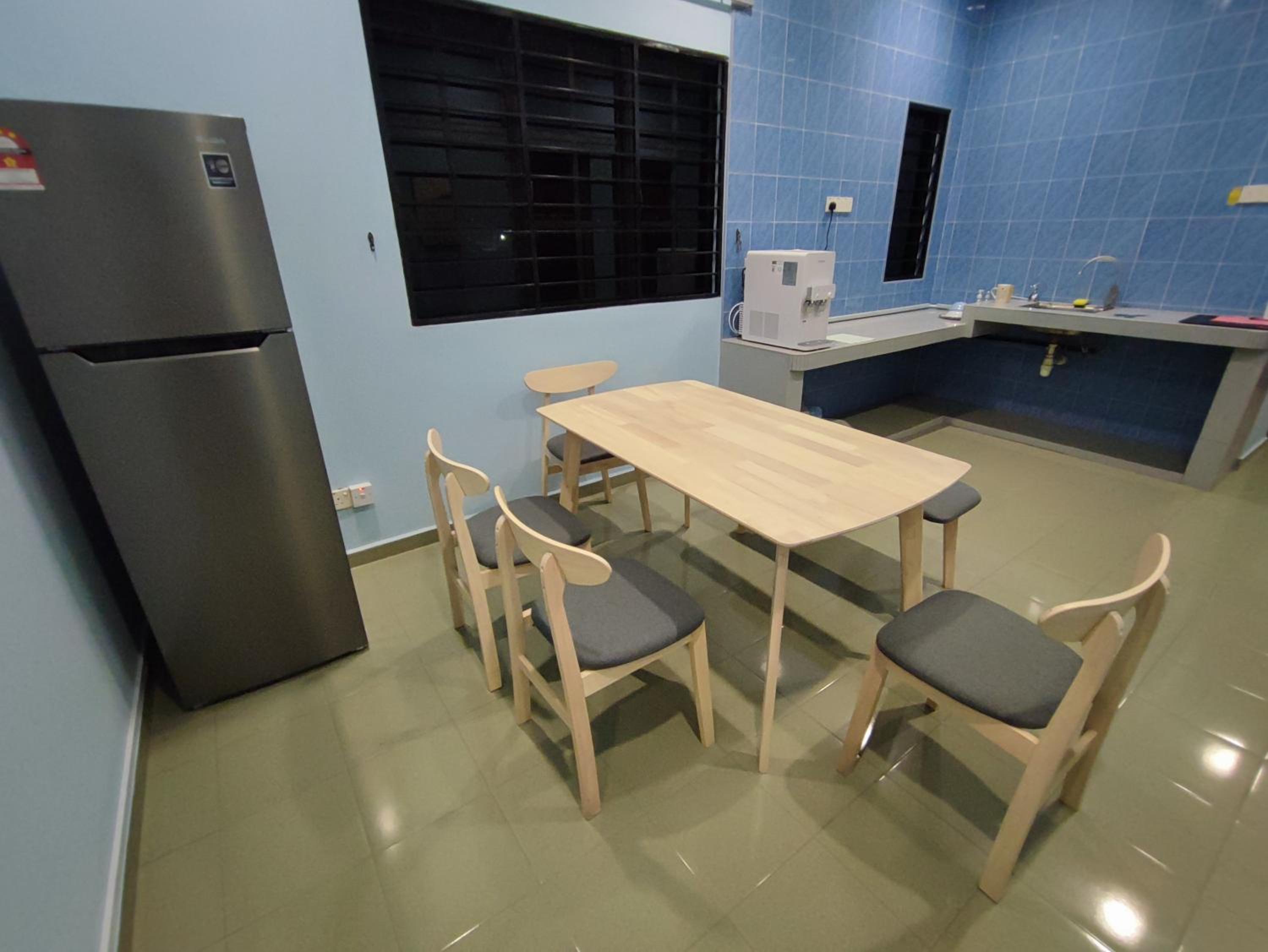 Banglow lot Upper Floor Home Stay Room Homestay Rooms for rent in Jinjang Utrara New Village Kuala Lumpur