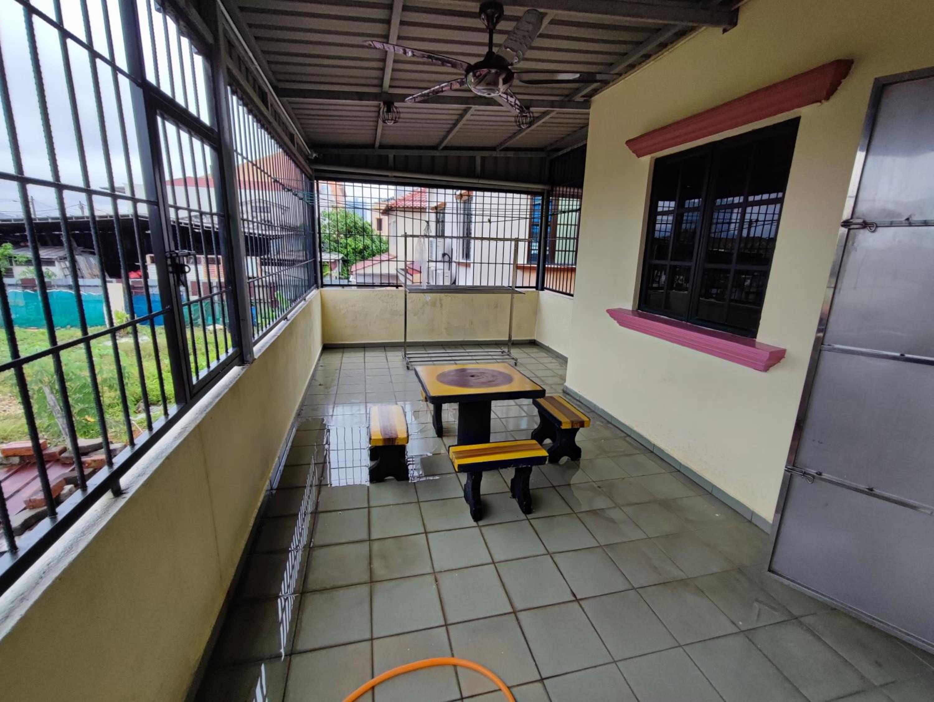 Banglow lot Upper Floor Home Stay Room Homestay Rooms for rent in Jinjang Utrara New Village Kuala Lumpur
