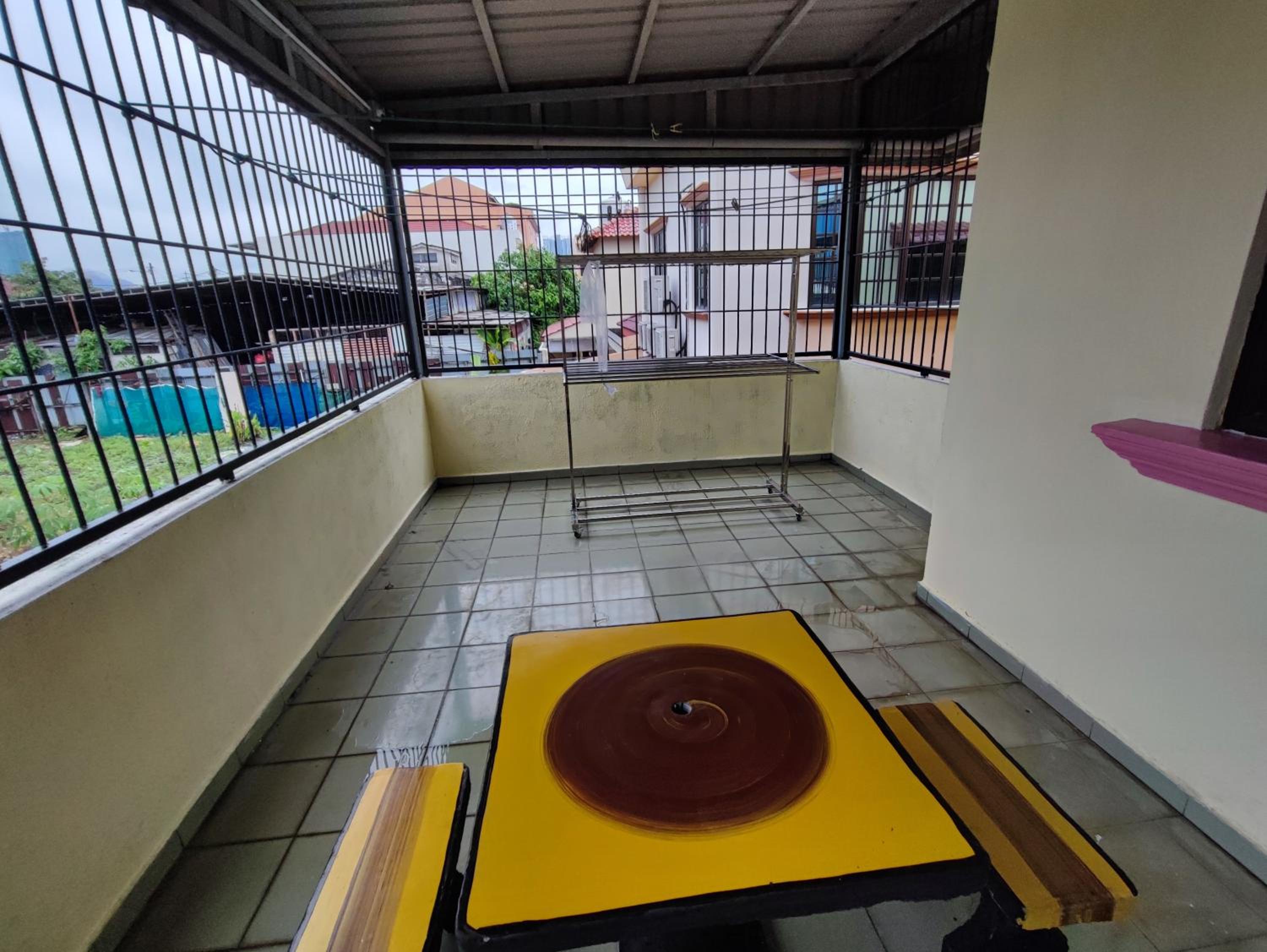 Banglow lot Upper Floor Home Stay Room Homestay Rooms for rent in Jinjang Utrara New Village Kuala Lumpur