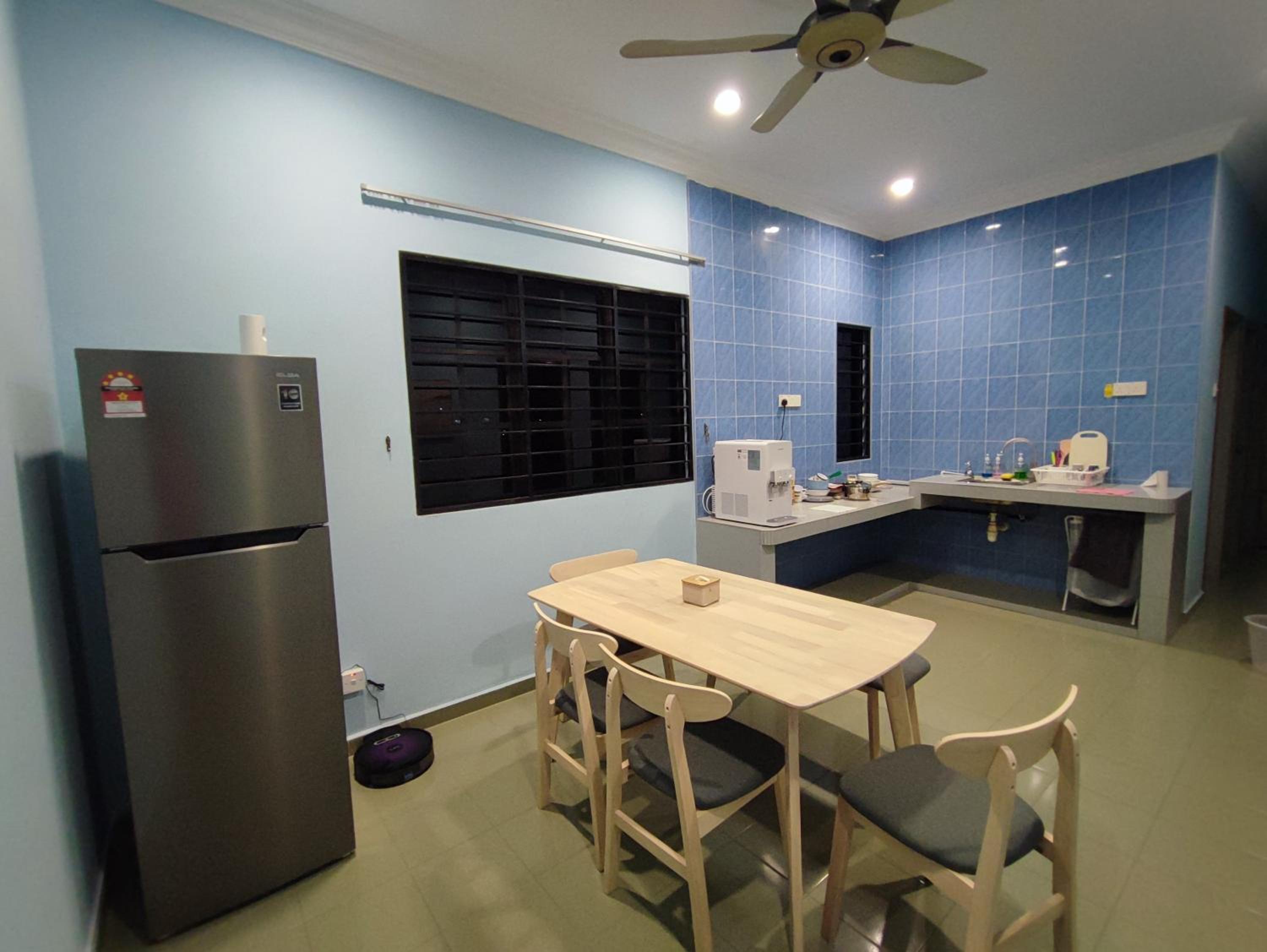 Banglow lot Upper Floor Home Stay Room Homestay Rooms for rent in Jinjang Utrara New Village Kuala Lumpur