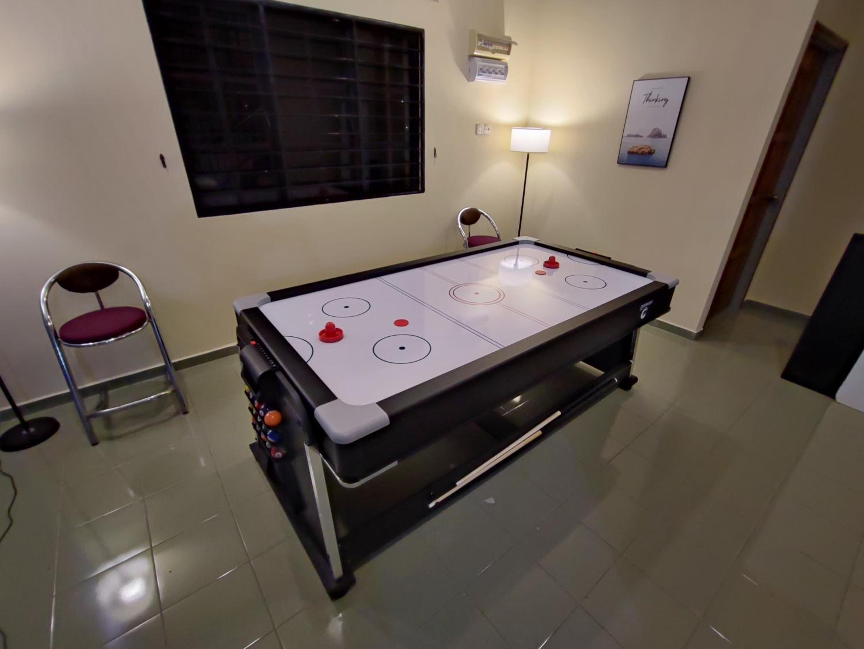 Banglow lot Upper Floor Home Stay Room Homestay Rooms for rent in Jinjang Utrara New Village Kuala Lumpur