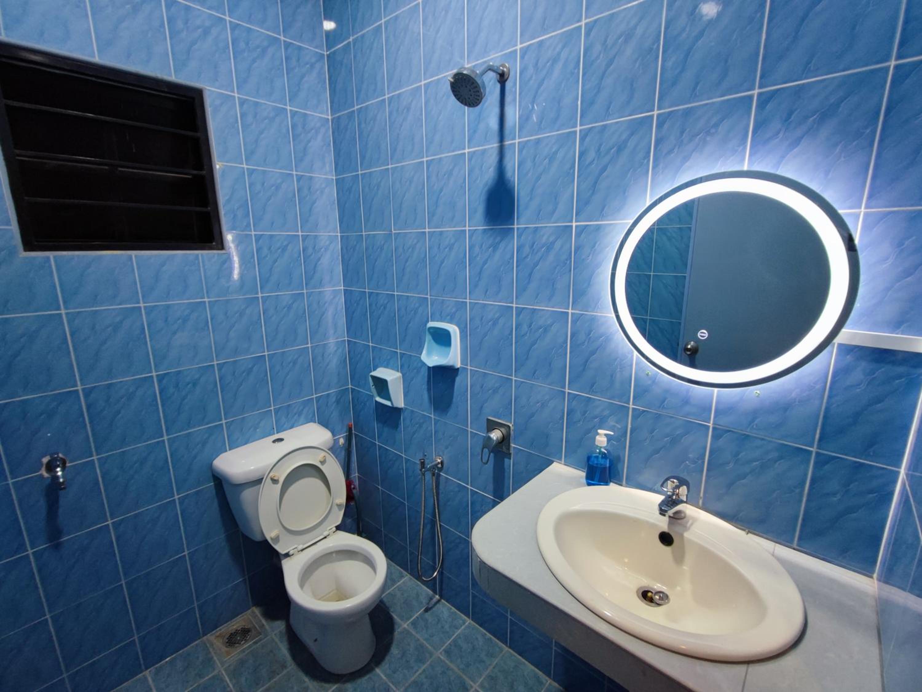Banglow lot Upper Floor Home Stay Room Homestay Rooms for rent in Jinjang Utrara New Village Kuala Lumpur