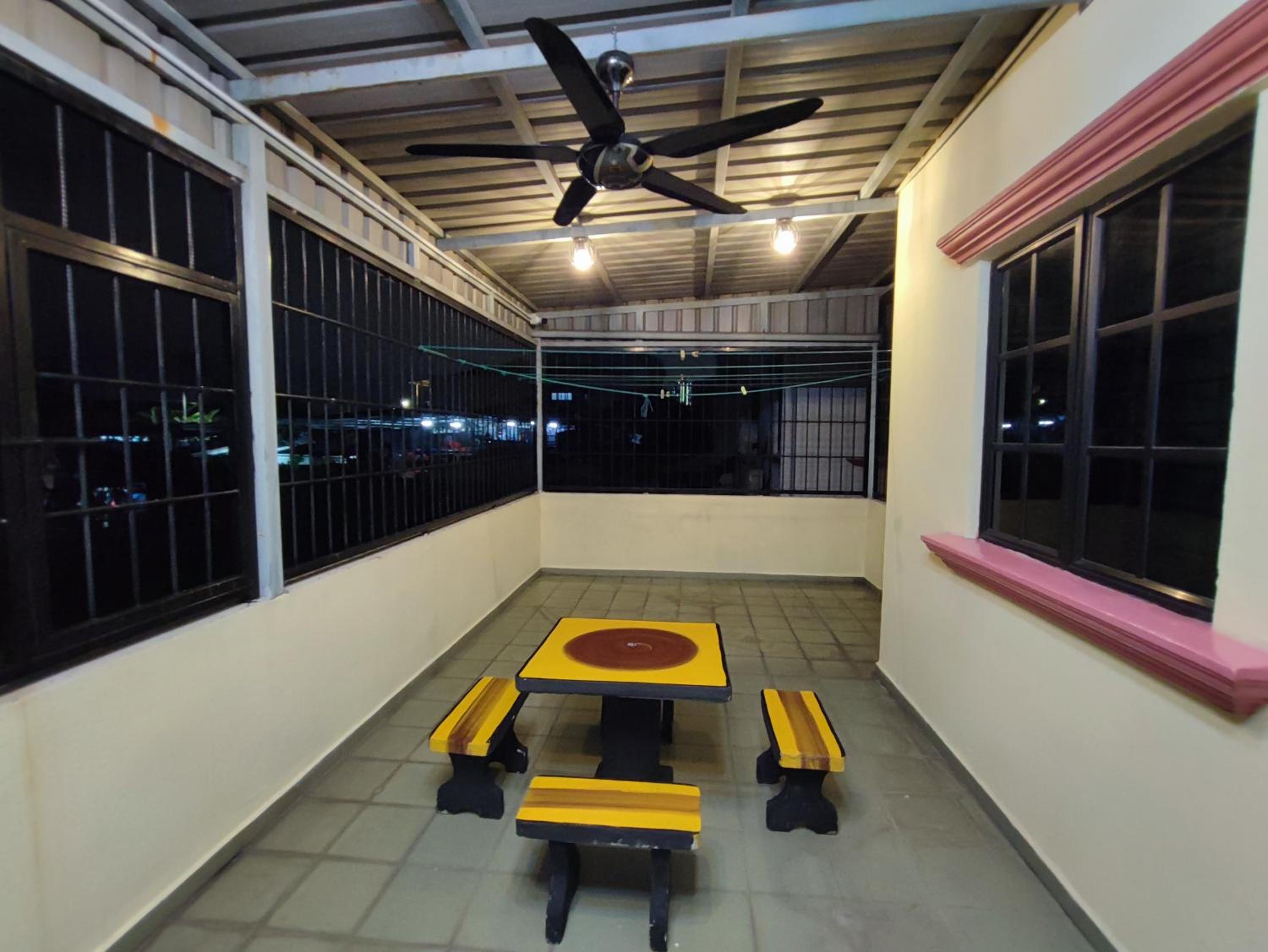Banglow lot Upper Floor Home Stay Room Homestay Rooms for rent in Jinjang Utrara New Village Kuala Lumpur