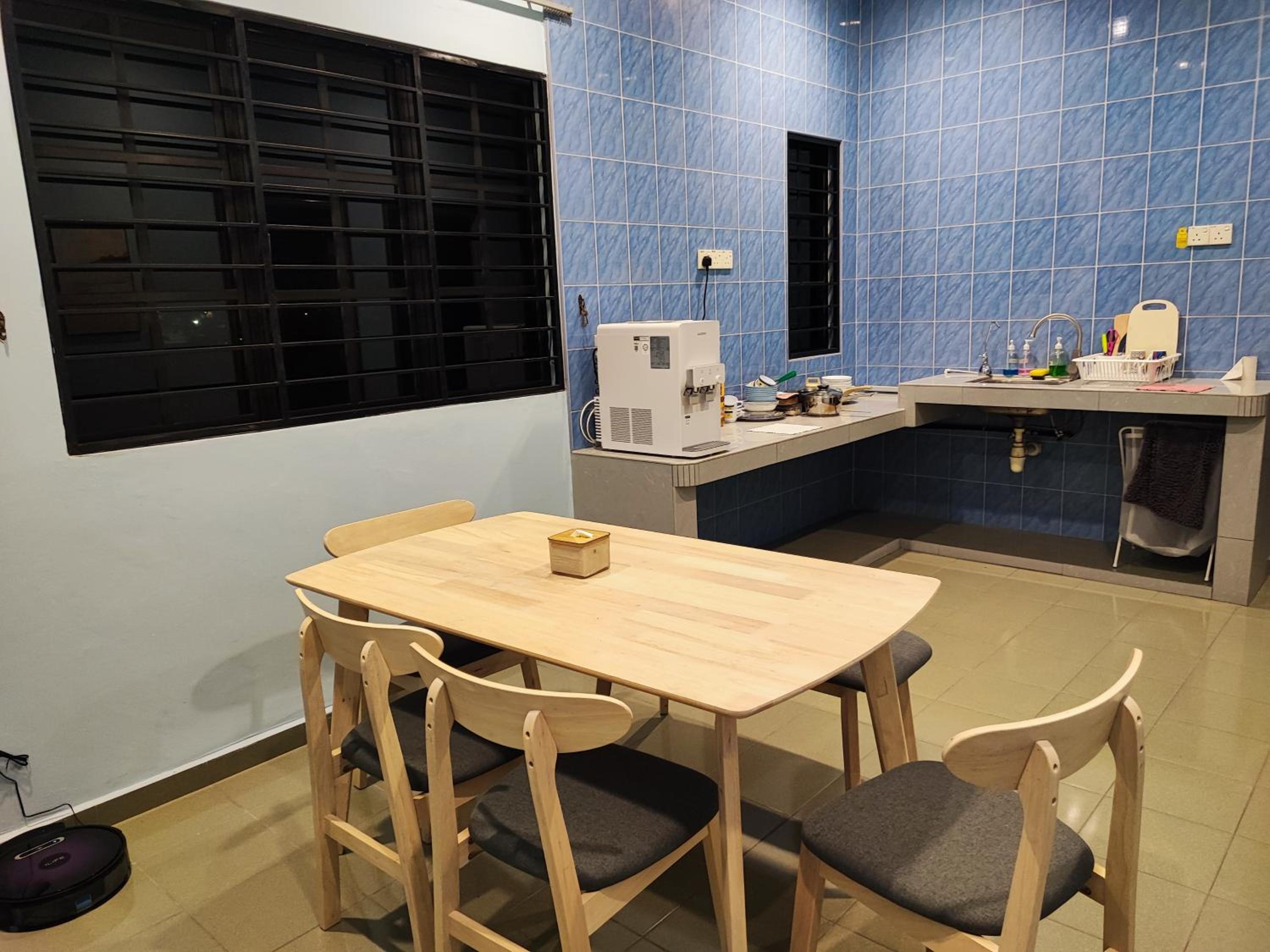 Banglow lot Upper Floor Home Stay Room Homestay Rooms for rent in Jinjang Utrara New Village Kuala Lumpur