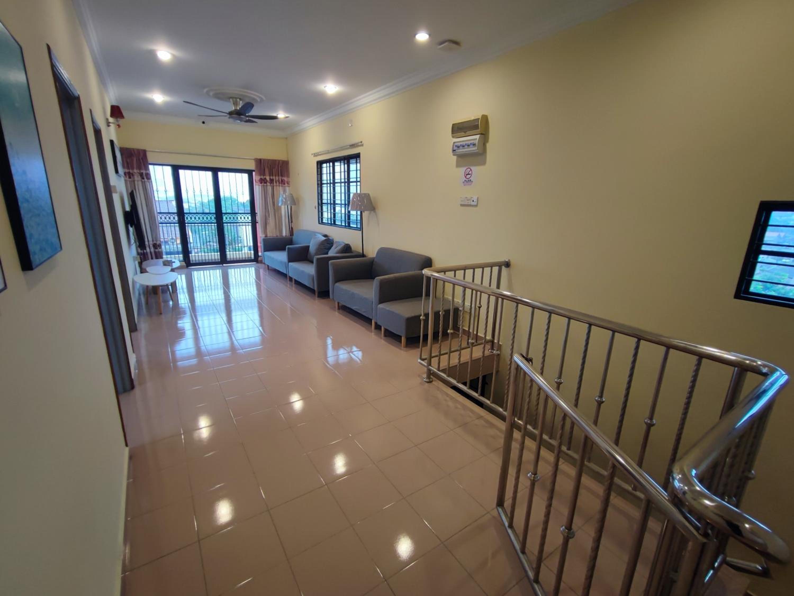 Banglow lot Upper Floor Home Stay Room Homestay Rooms for rent in Jinjang Utrara New Village Kuala Lumpur