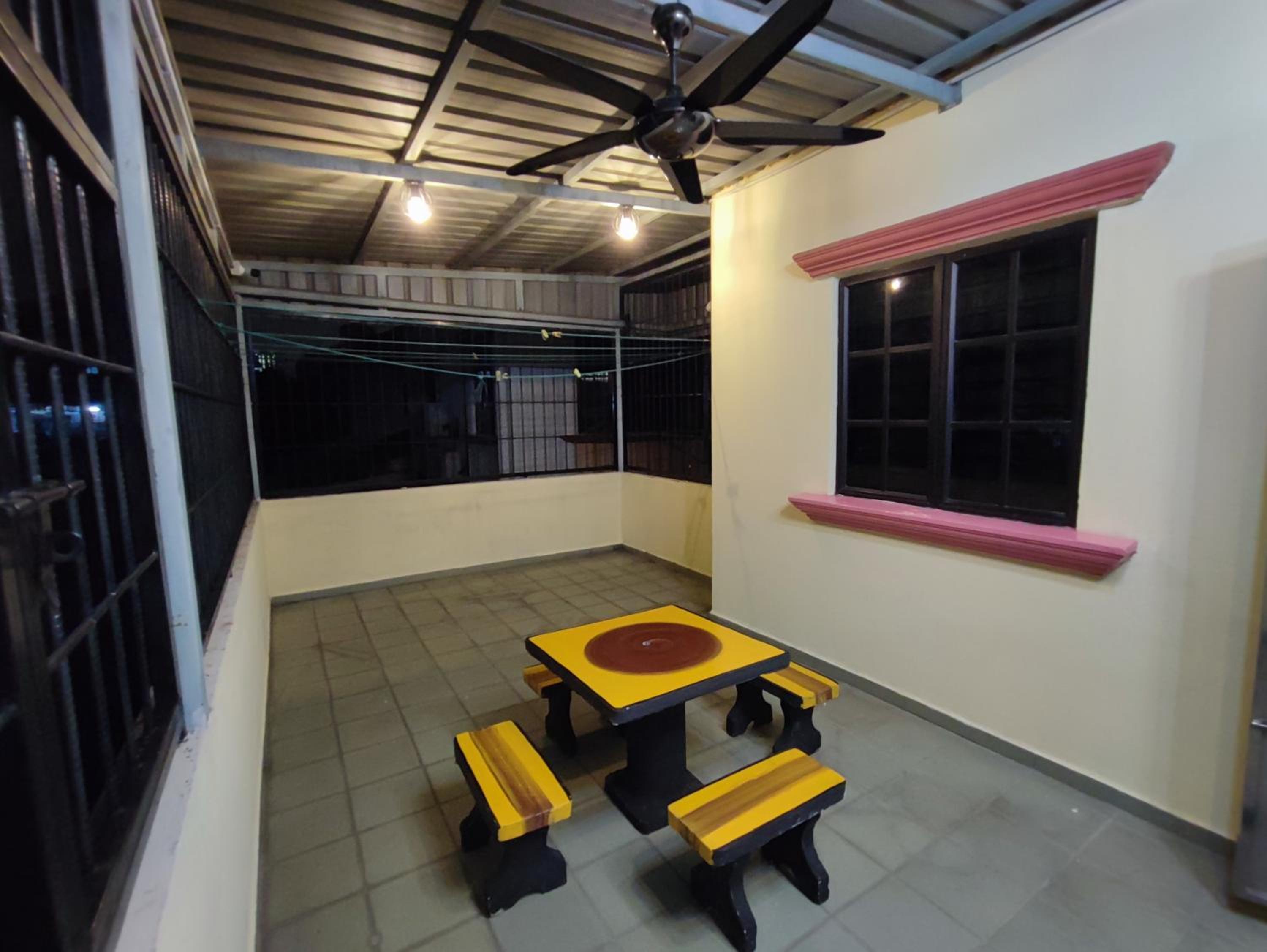 Banglow lot Upper Floor Home Stay Room Homestay Rooms for rent in Jinjang Utrara New Village Kuala Lumpur