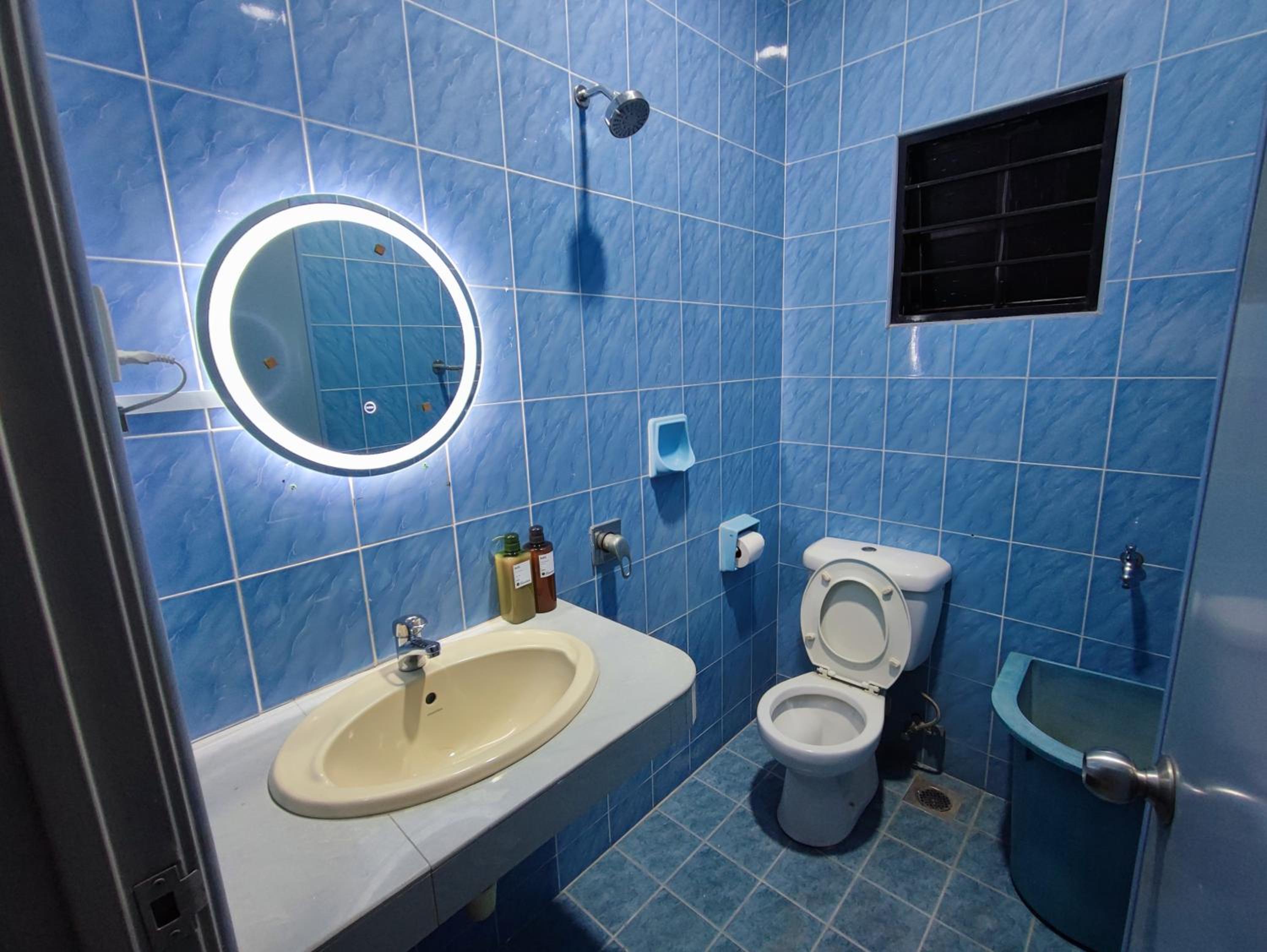 Banglow lot Upper Floor Home Stay Room Homestay Rooms for rent in Jinjang Utrara New Village Kuala Lumpur