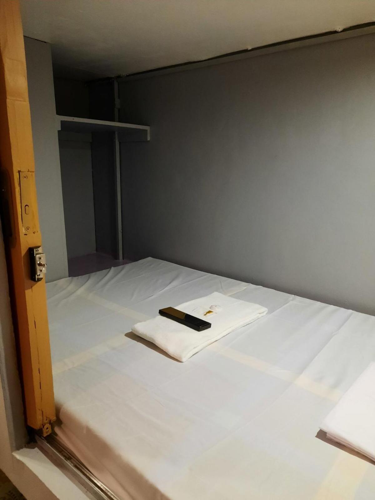 Budget Transient Capsule Room Makati near Ayala and Buendia view 2