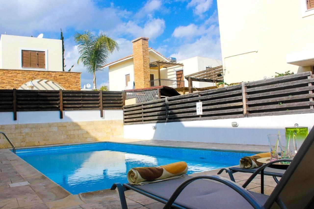 Unique Beach Luxurious Villas