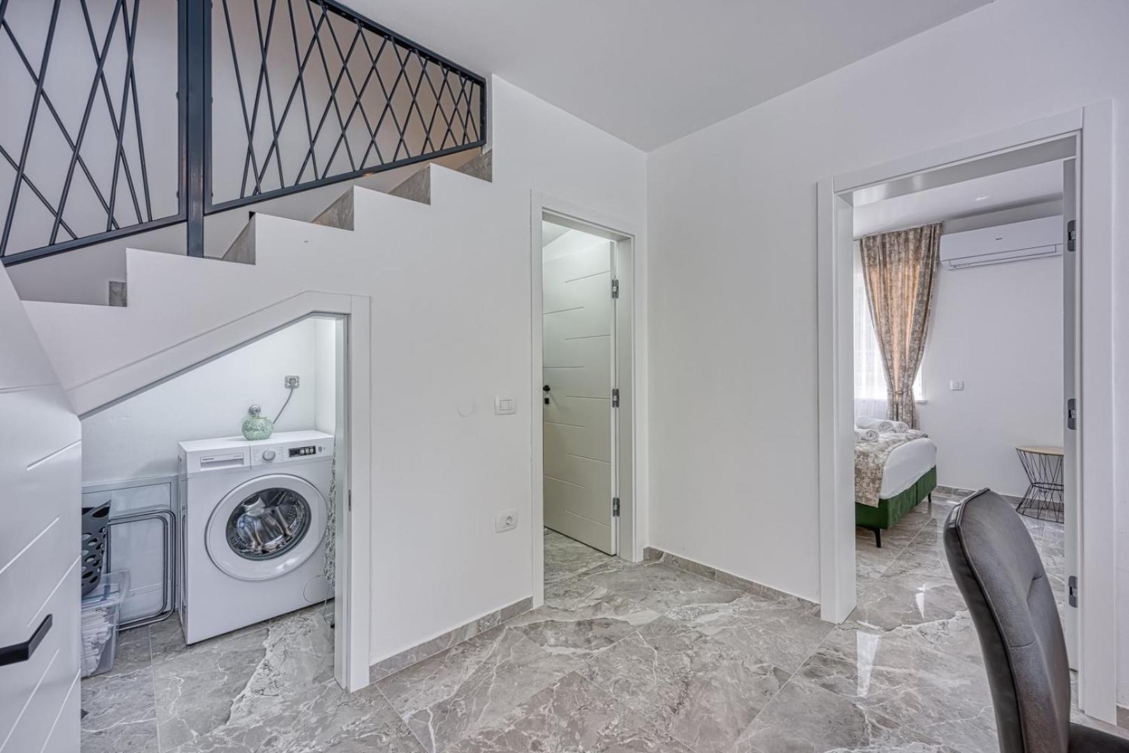 Villa IN view 4