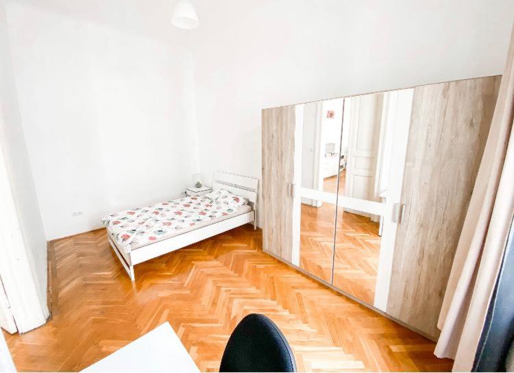 Big city center Apartment 170 m2-New york Cafe