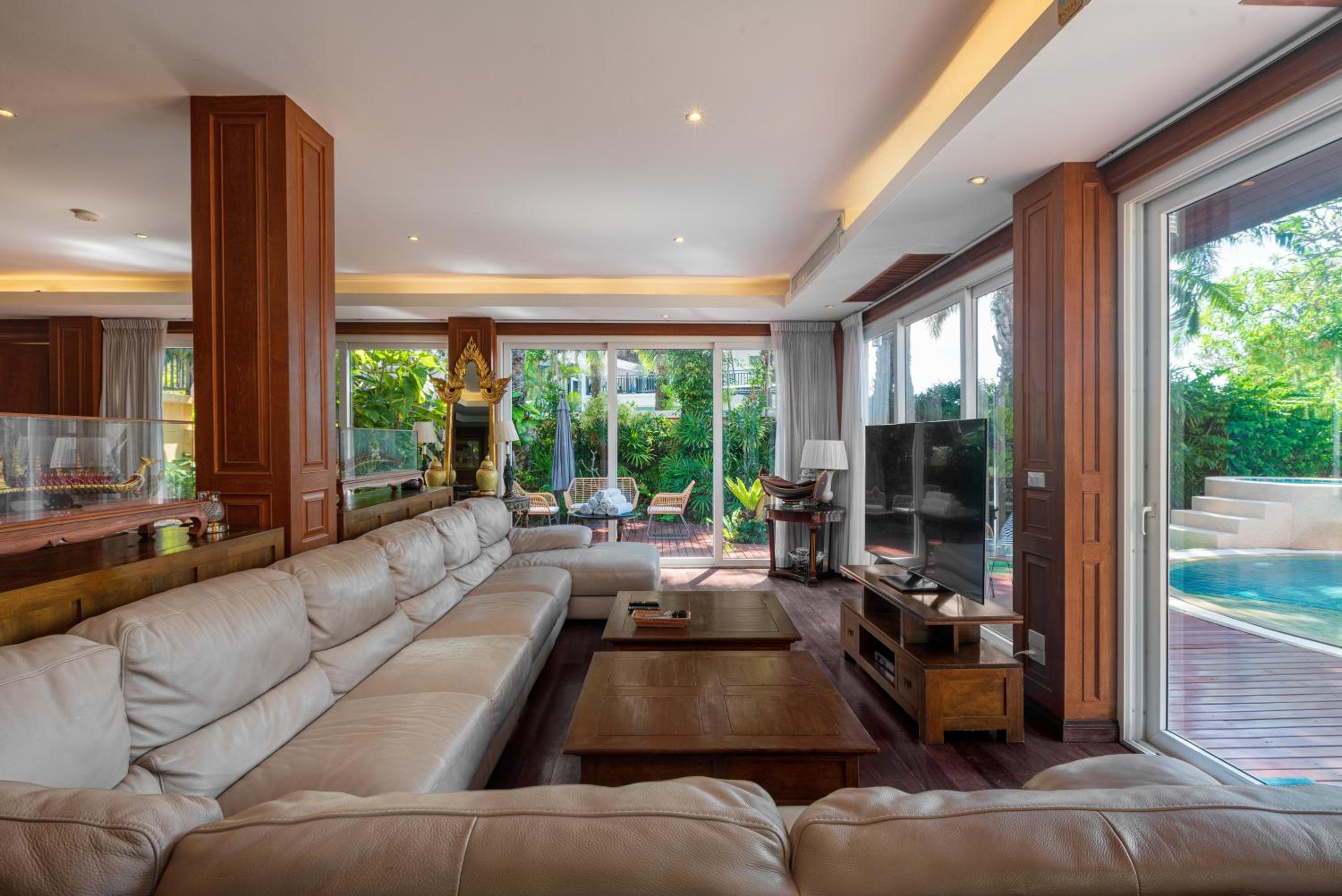 Gala Beachfront Villa