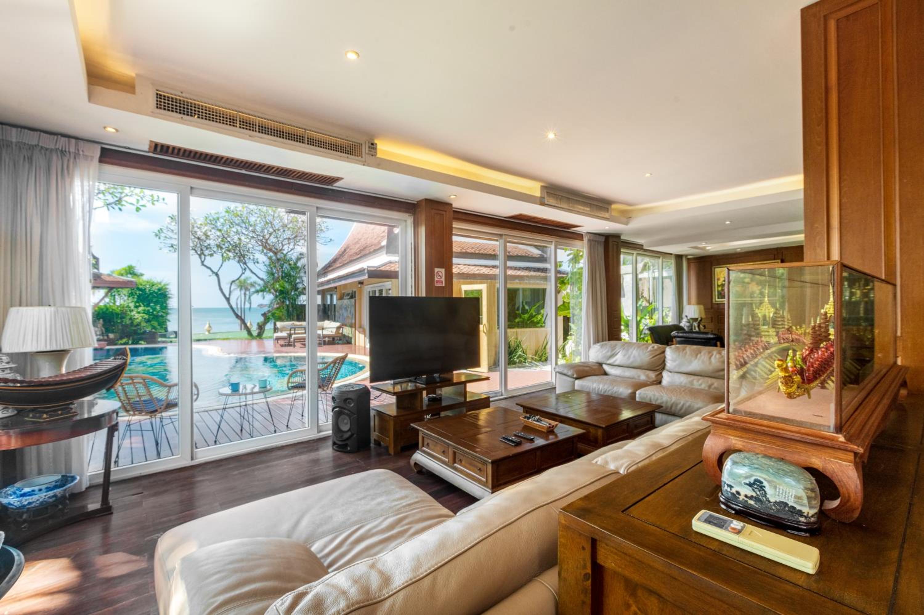 Gala Beachfront Villa